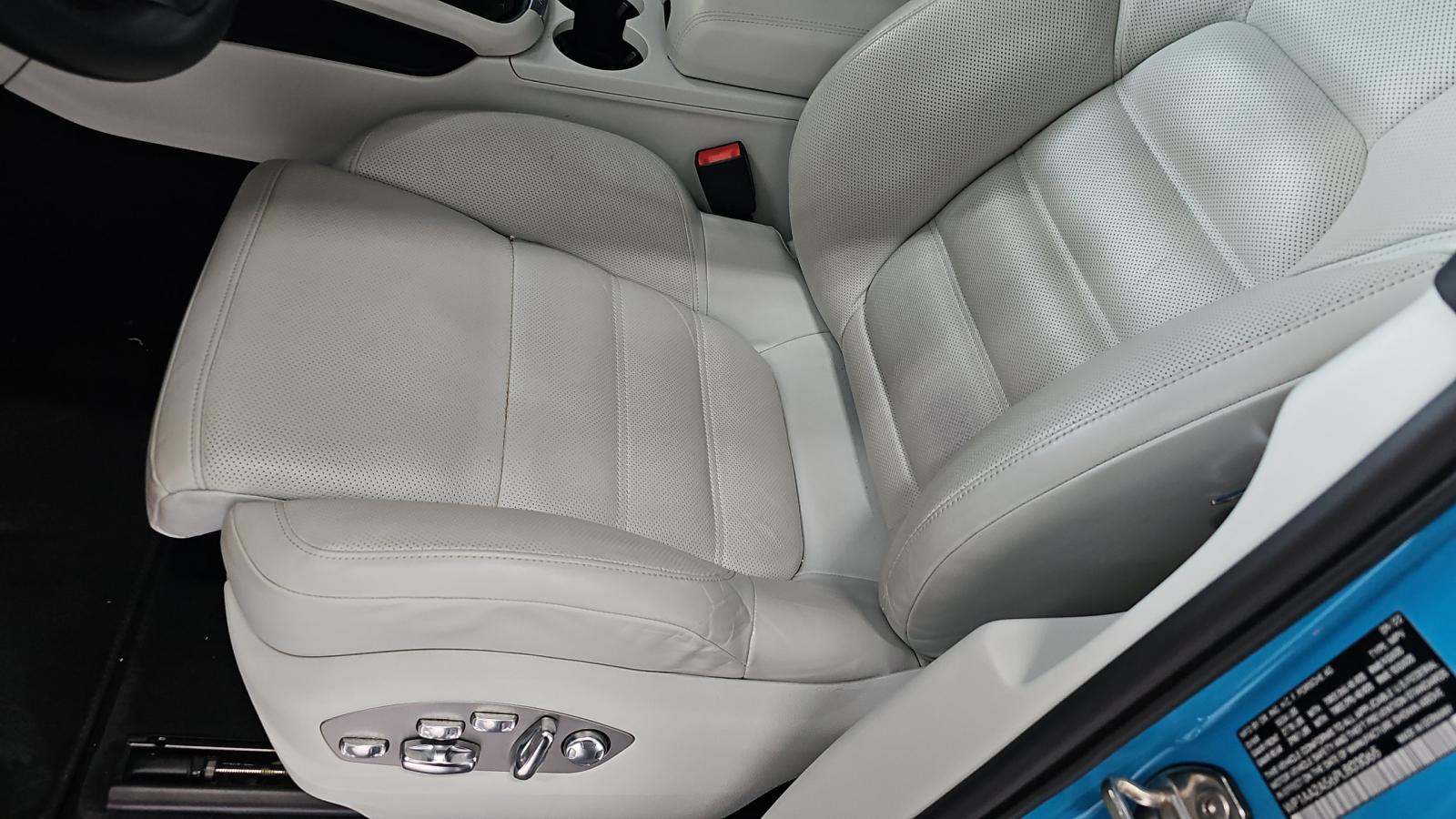 2023 Porsche Macan Base AWD