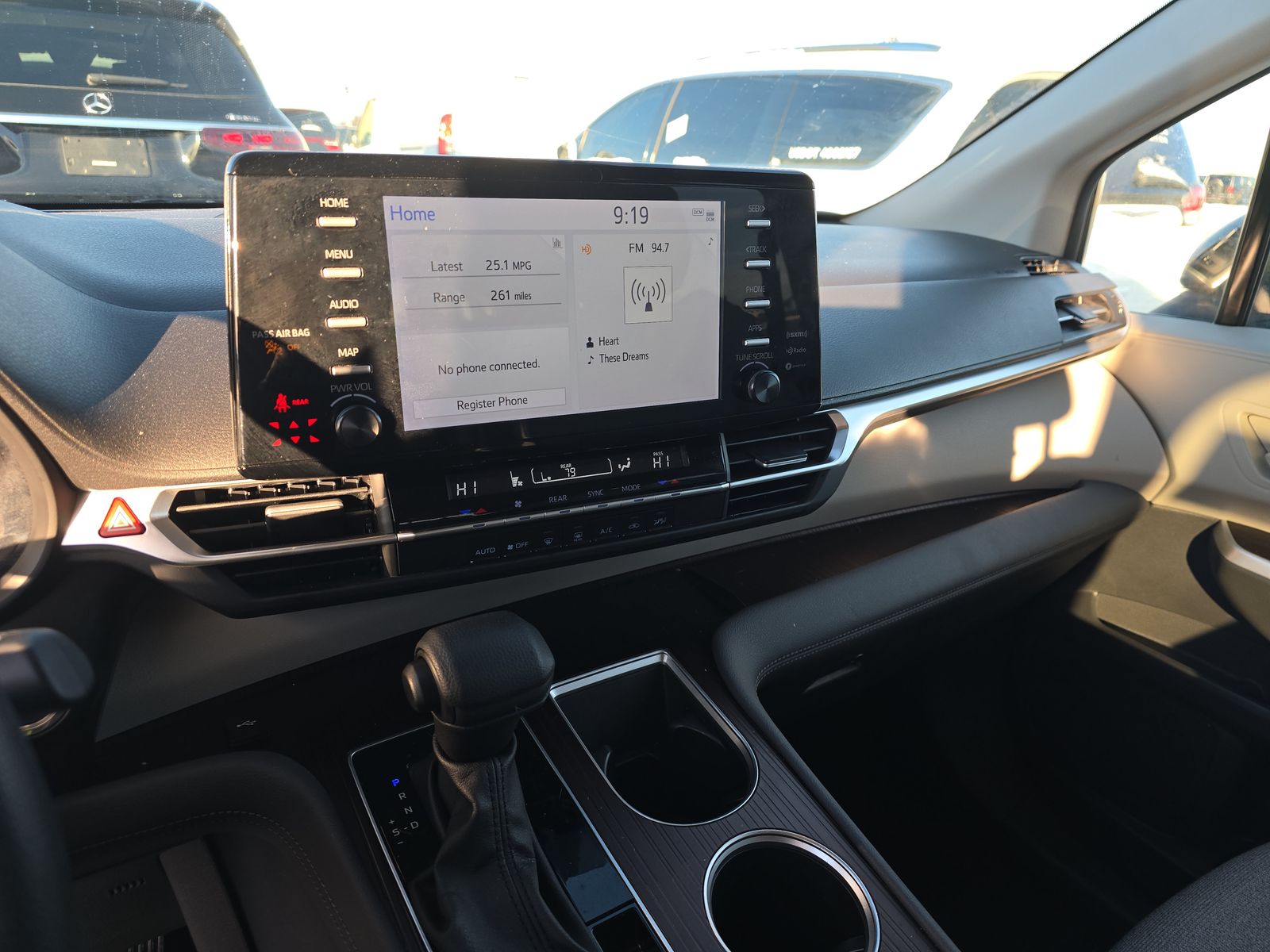 2024 Toyota Sienna LE FWD