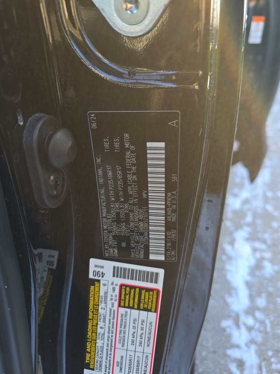 2024 Toyota Sienna LE FWD