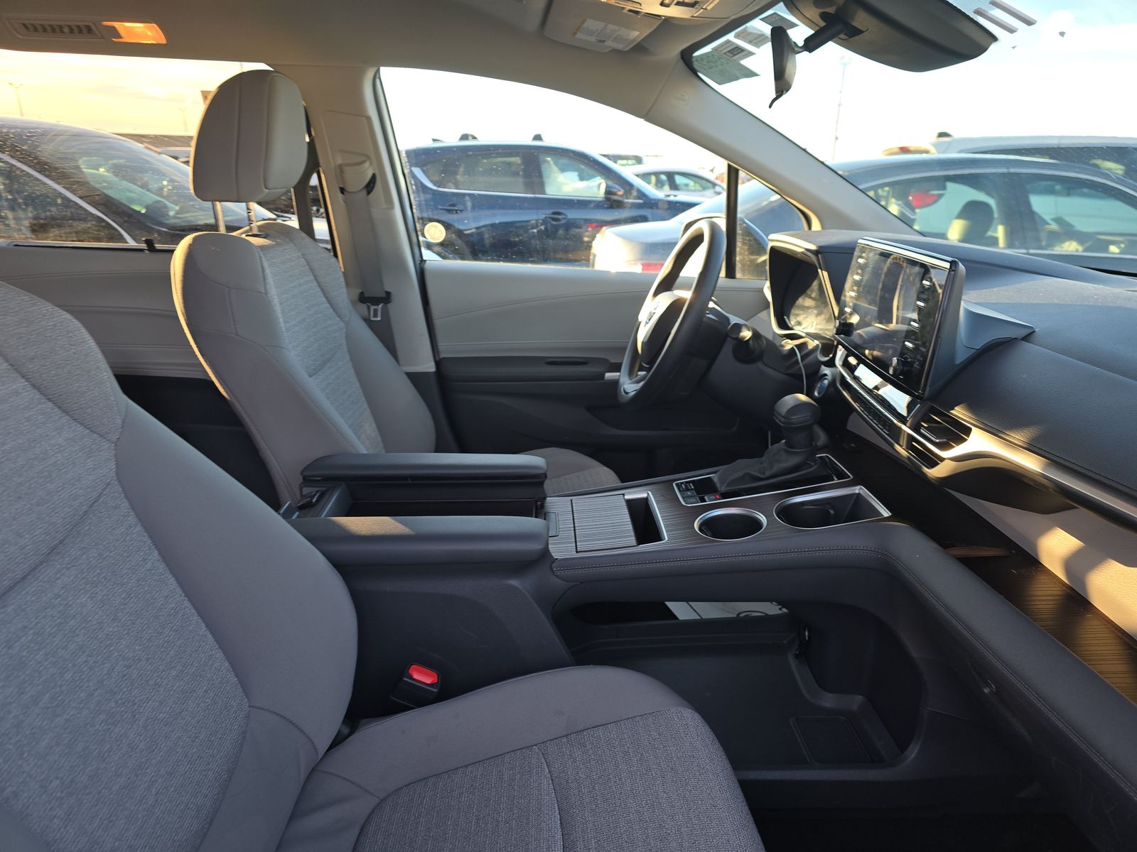 2024 Toyota Sienna LE FWD