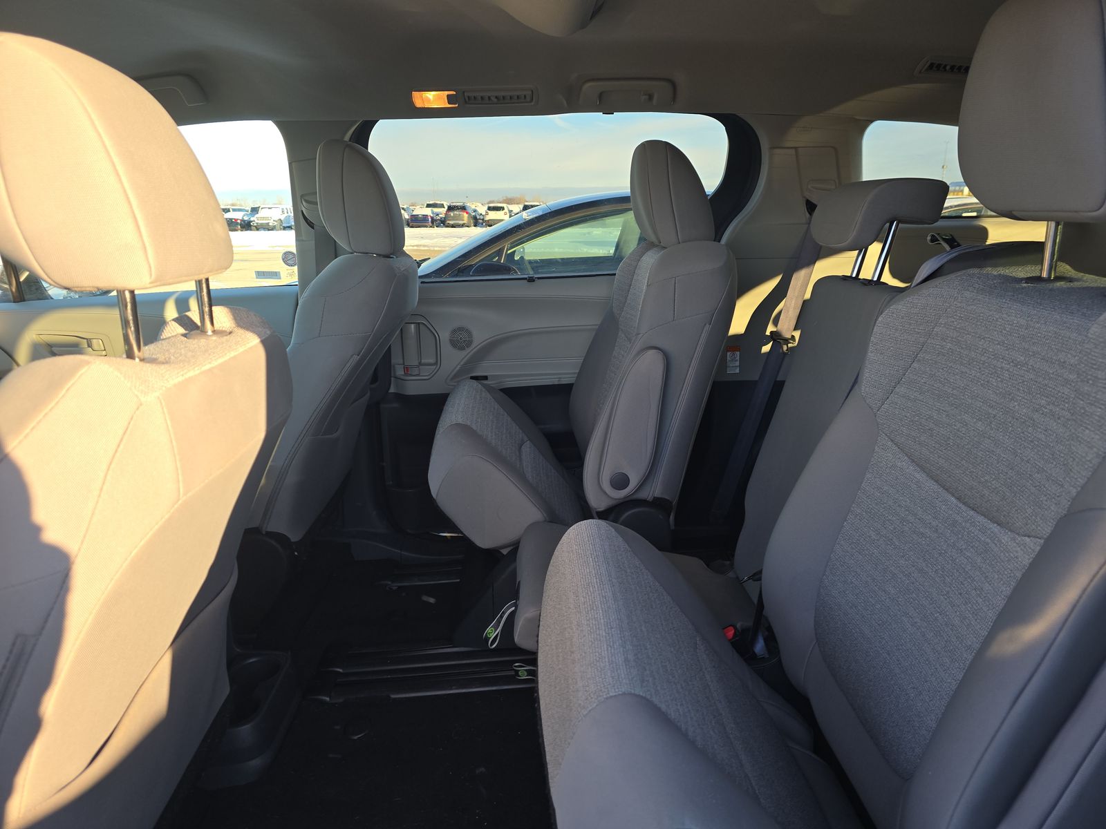 2024 Toyota Sienna LE FWD