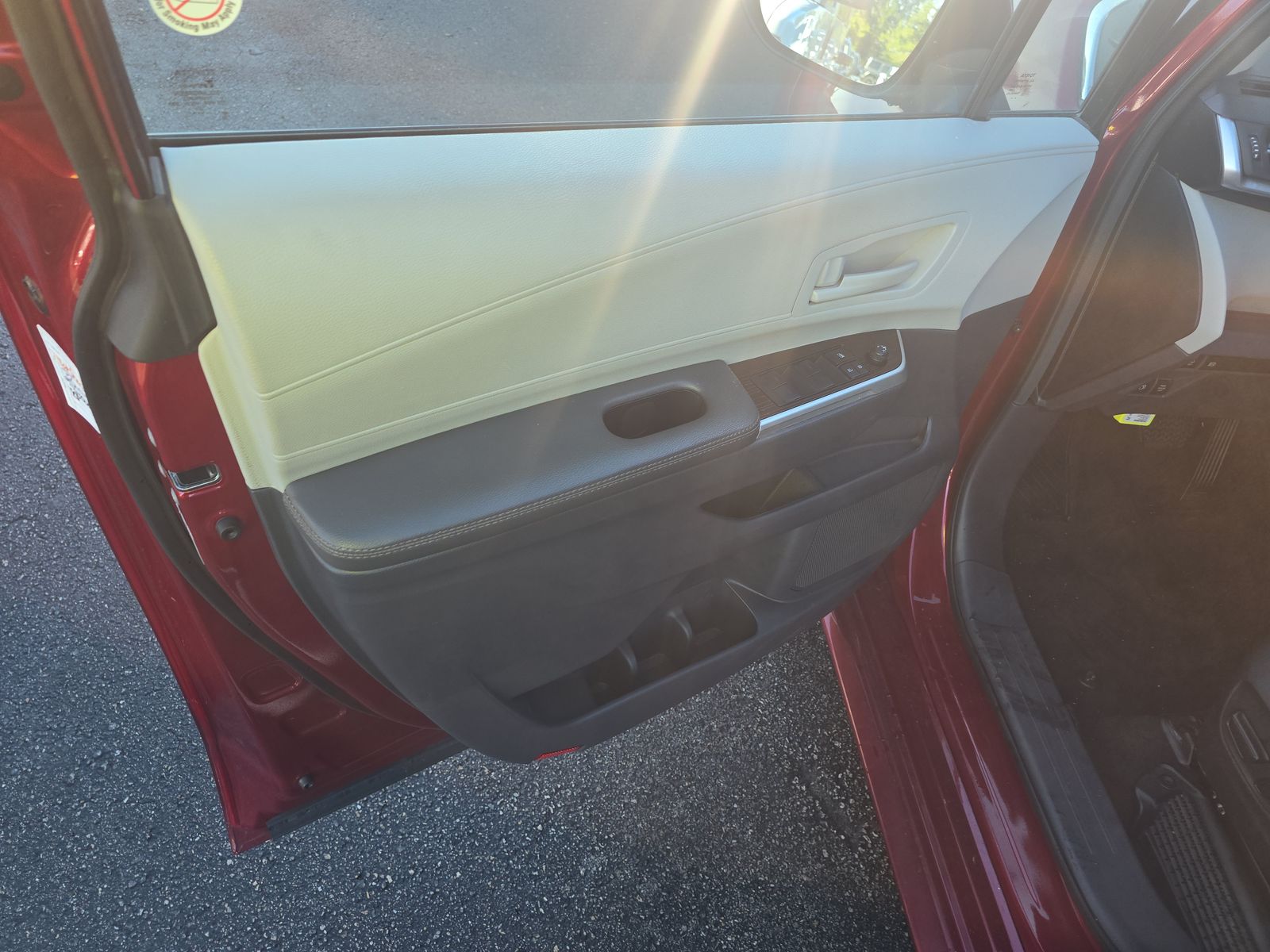 2024 Toyota Sienna LE FWD