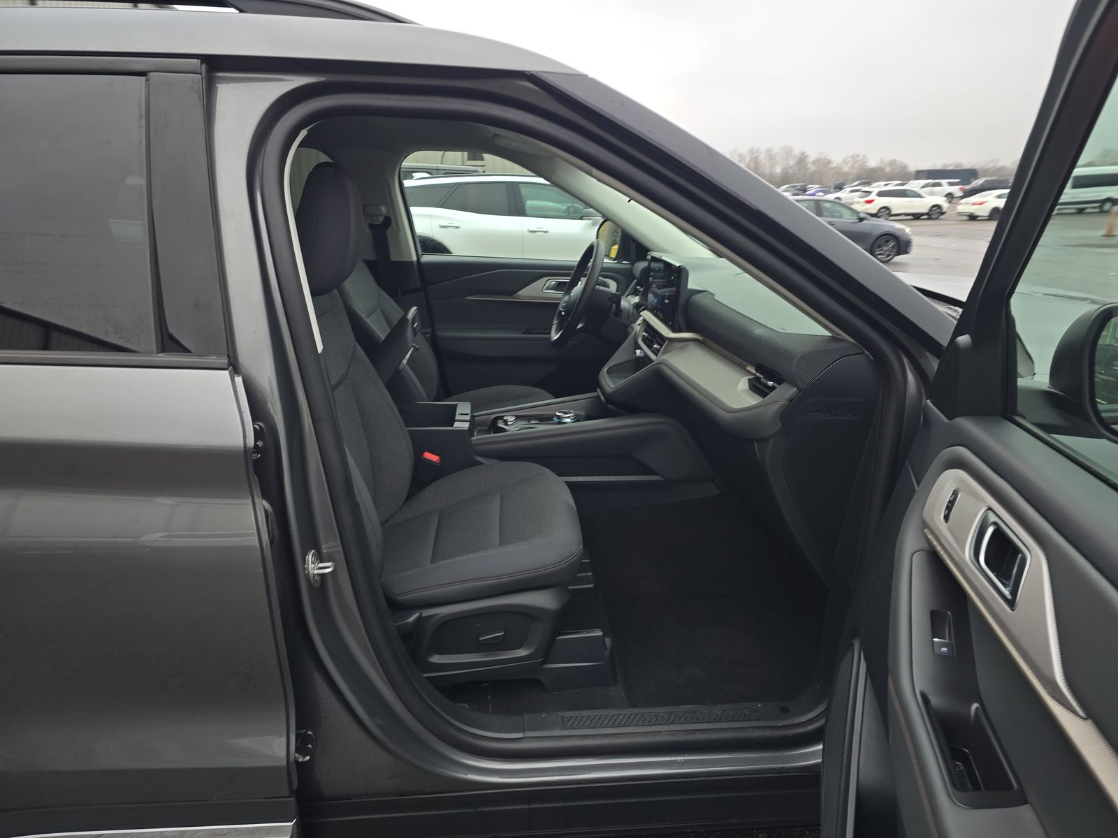 2025 Ford Explorer Active RWD