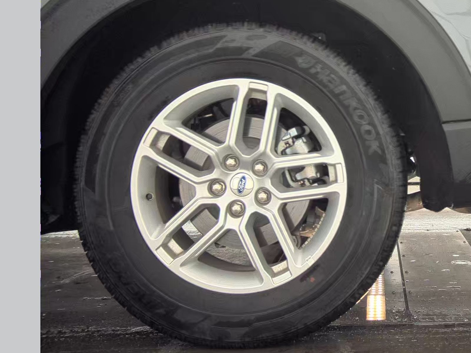 2025 Ford Explorer Active RWD