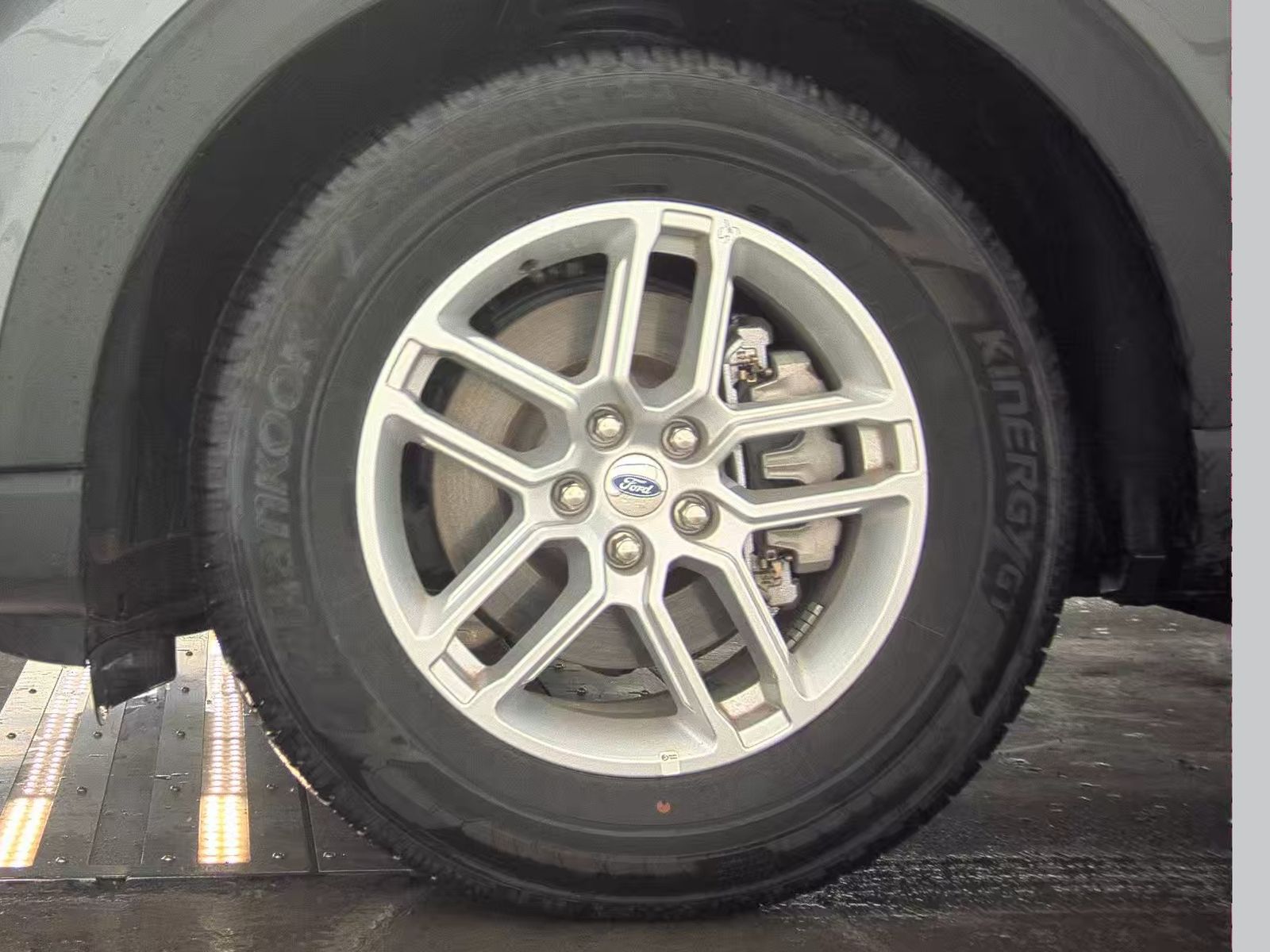 2025 Ford Explorer Active RWD