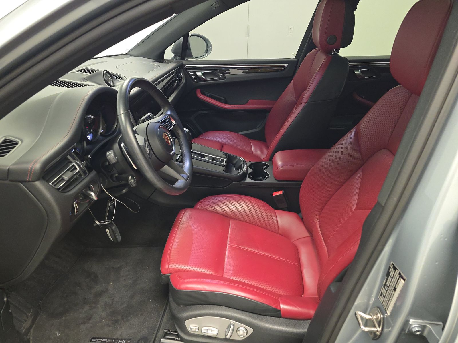 2023 Porsche Macan Base AWD