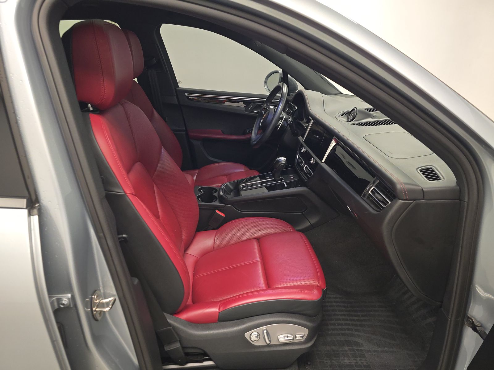 2023 Porsche Macan Base AWD