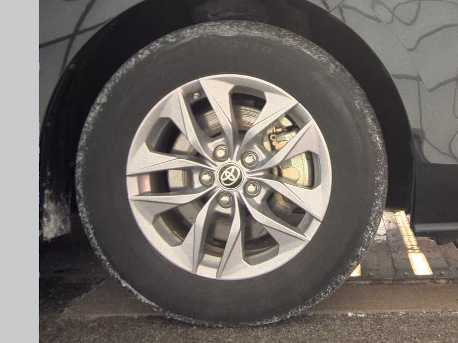 2024 Toyota Sienna LE FWD