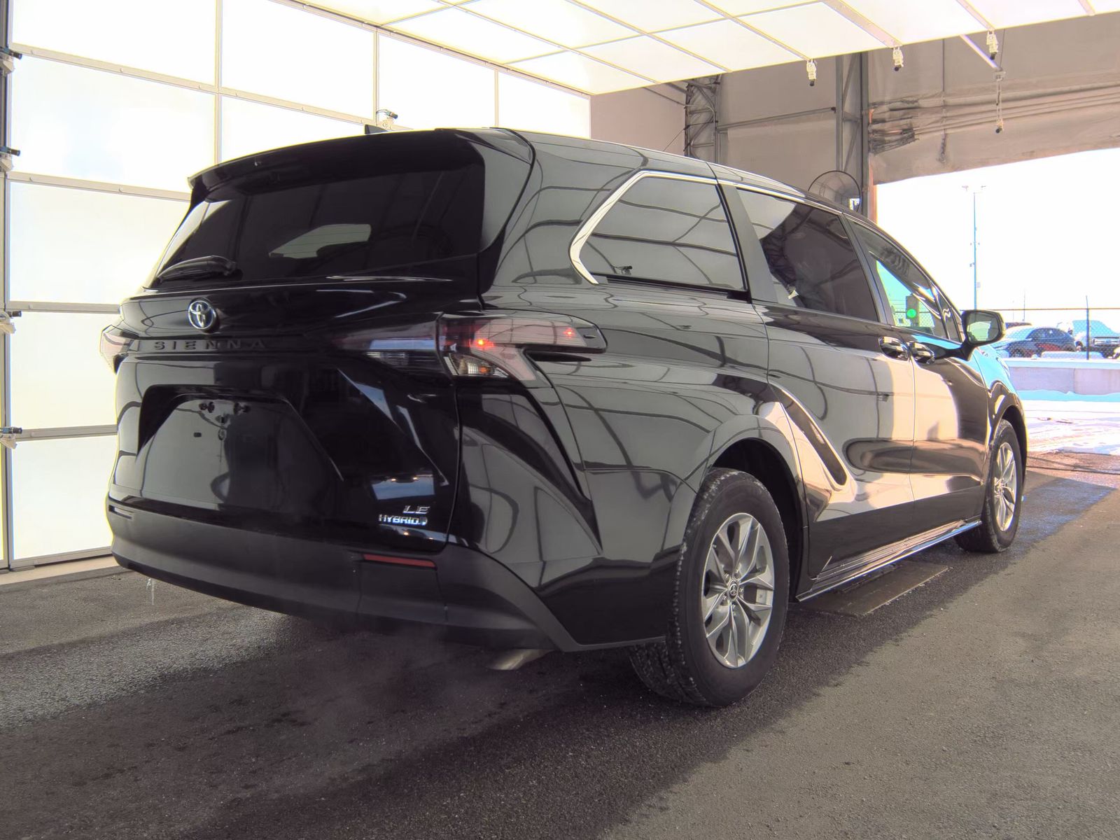 2024 Toyota Sienna LE FWD