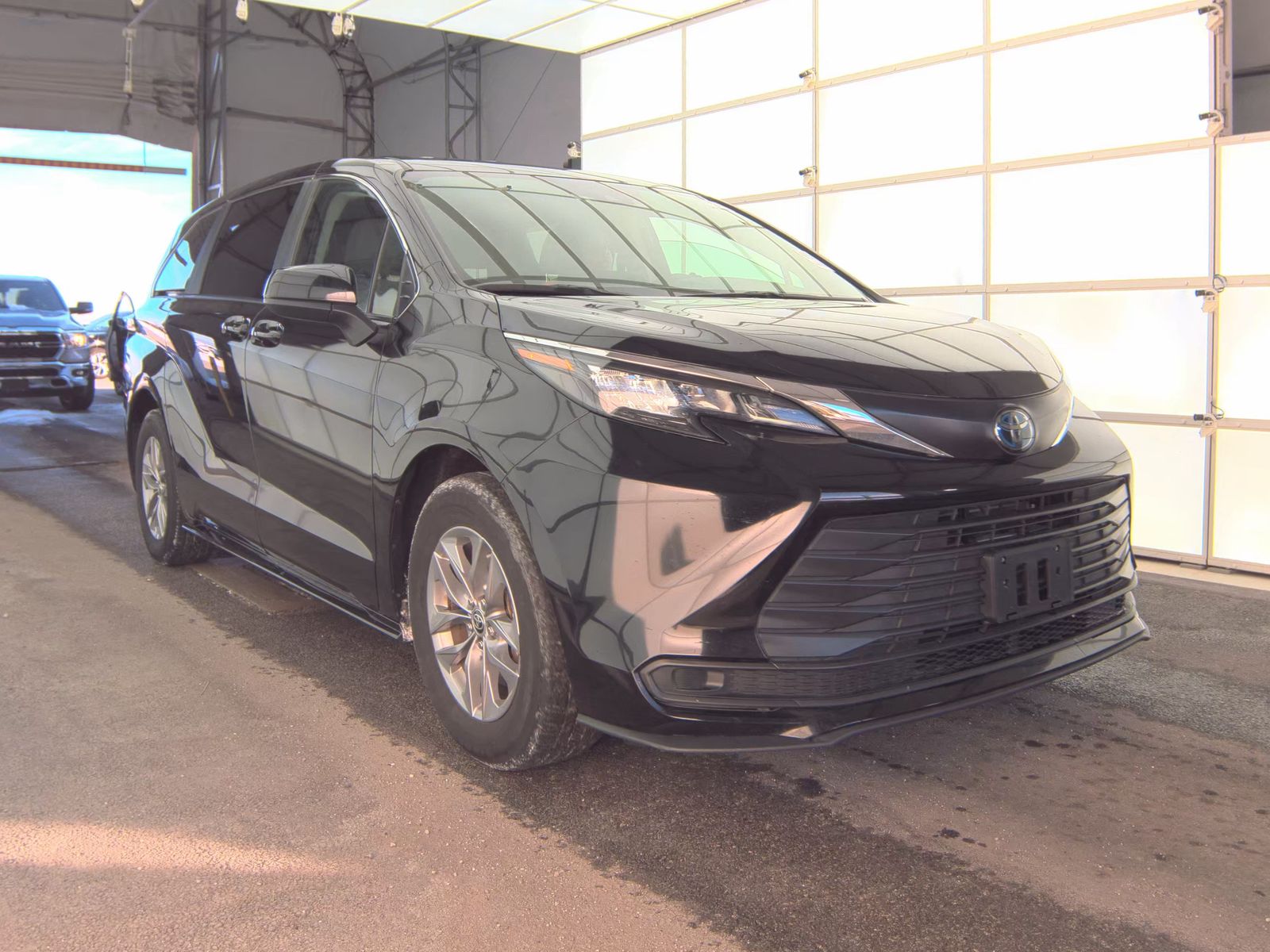 2024 Toyota Sienna LE FWD