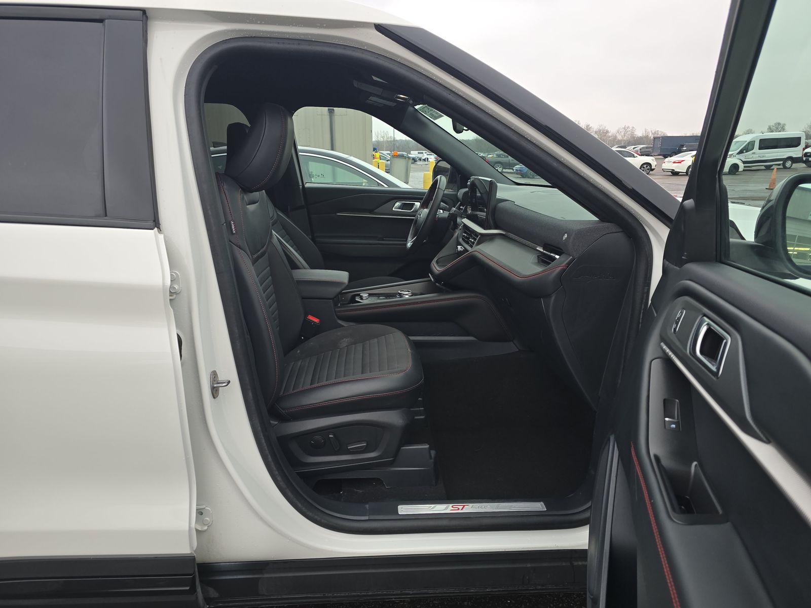 2025 Ford Explorer ST-Line AWD