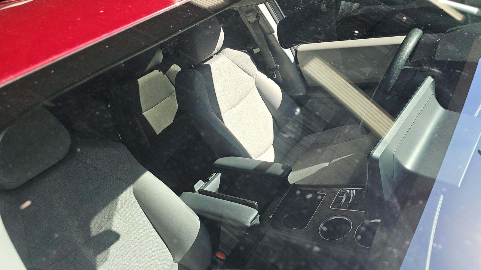 2024 Toyota Sienna LE FWD