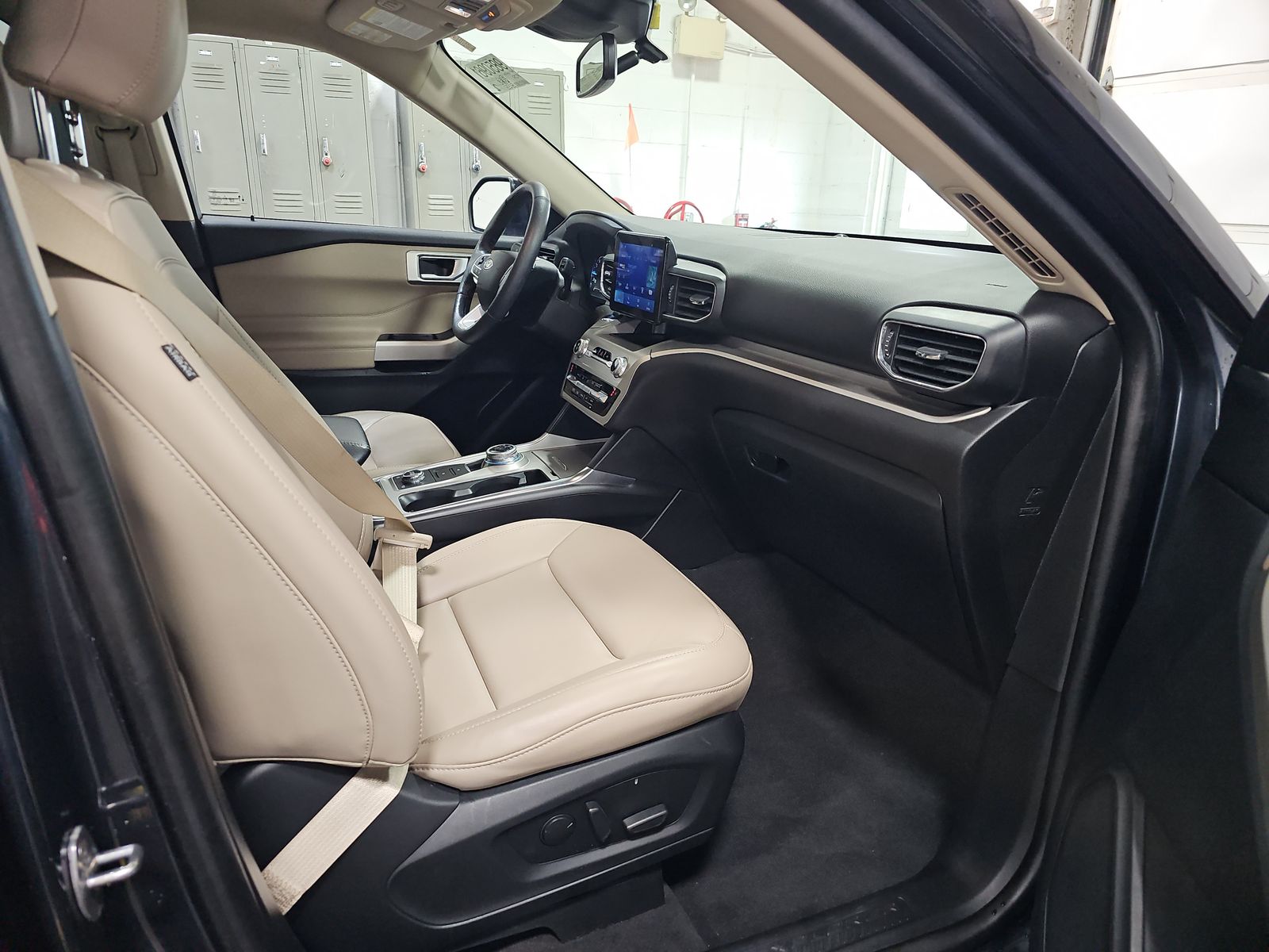 2023 Ford Explorer XLT AWD