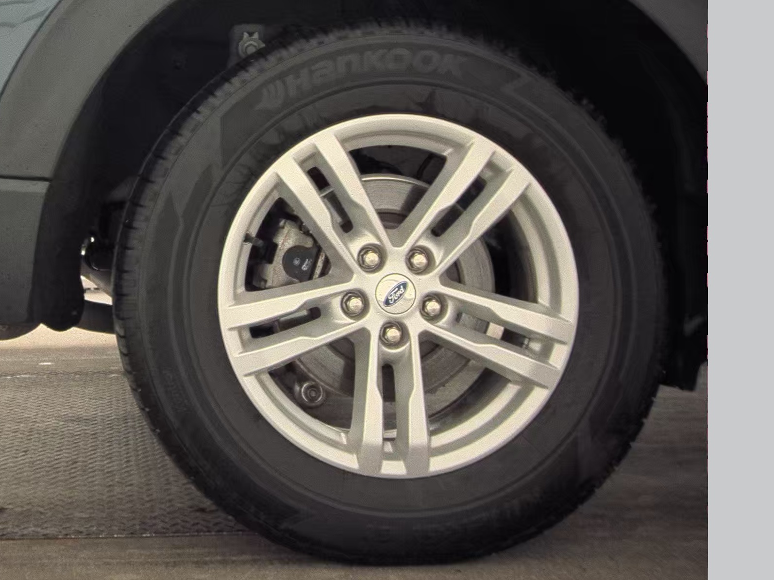 2023 Ford Explorer XLT AWD