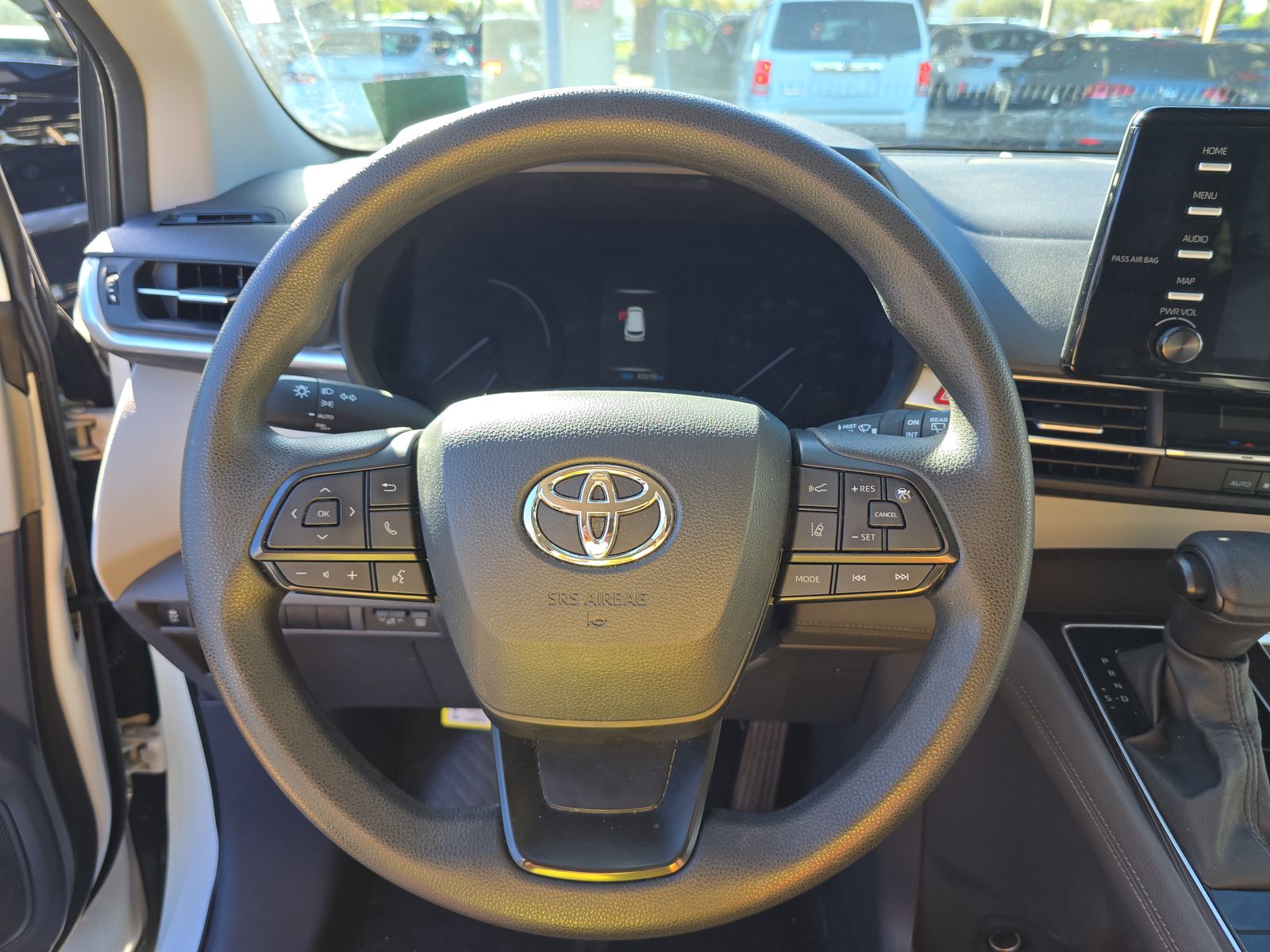 2024 Toyota Sienna LE FWD