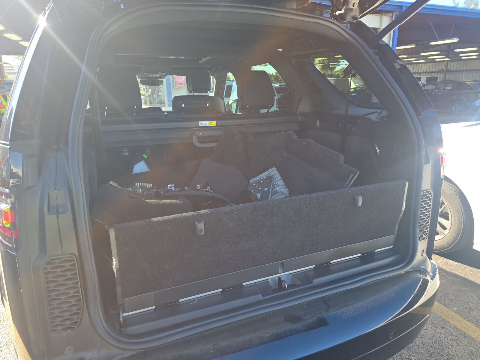 2022 Land Rover Discovery S R-Dynamic AWD