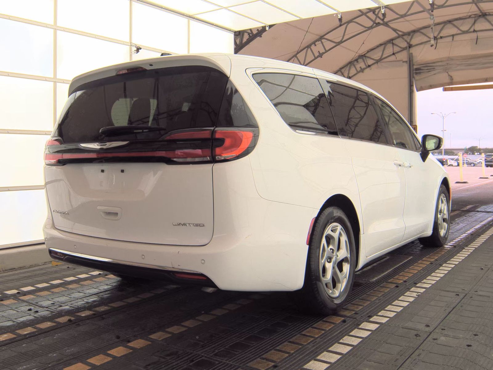 2024 Chrysler Pacifica Limited FWD