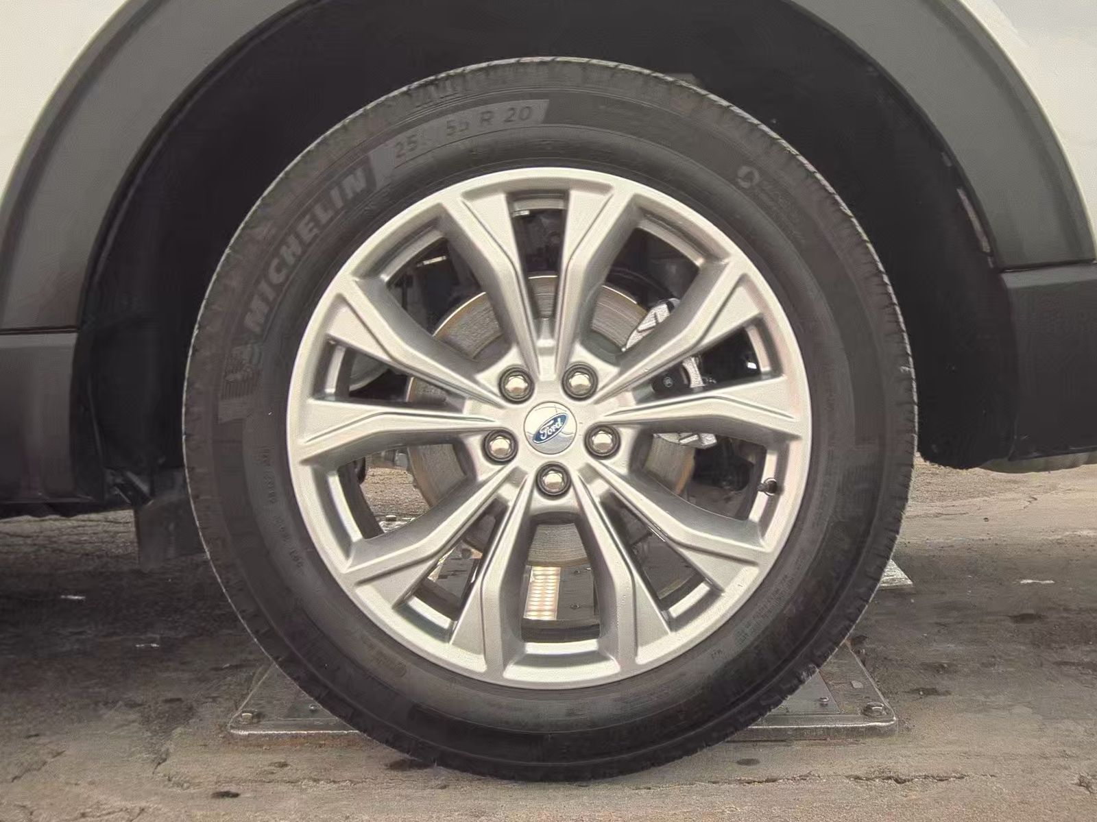 2023 Ford Explorer XLT AWD