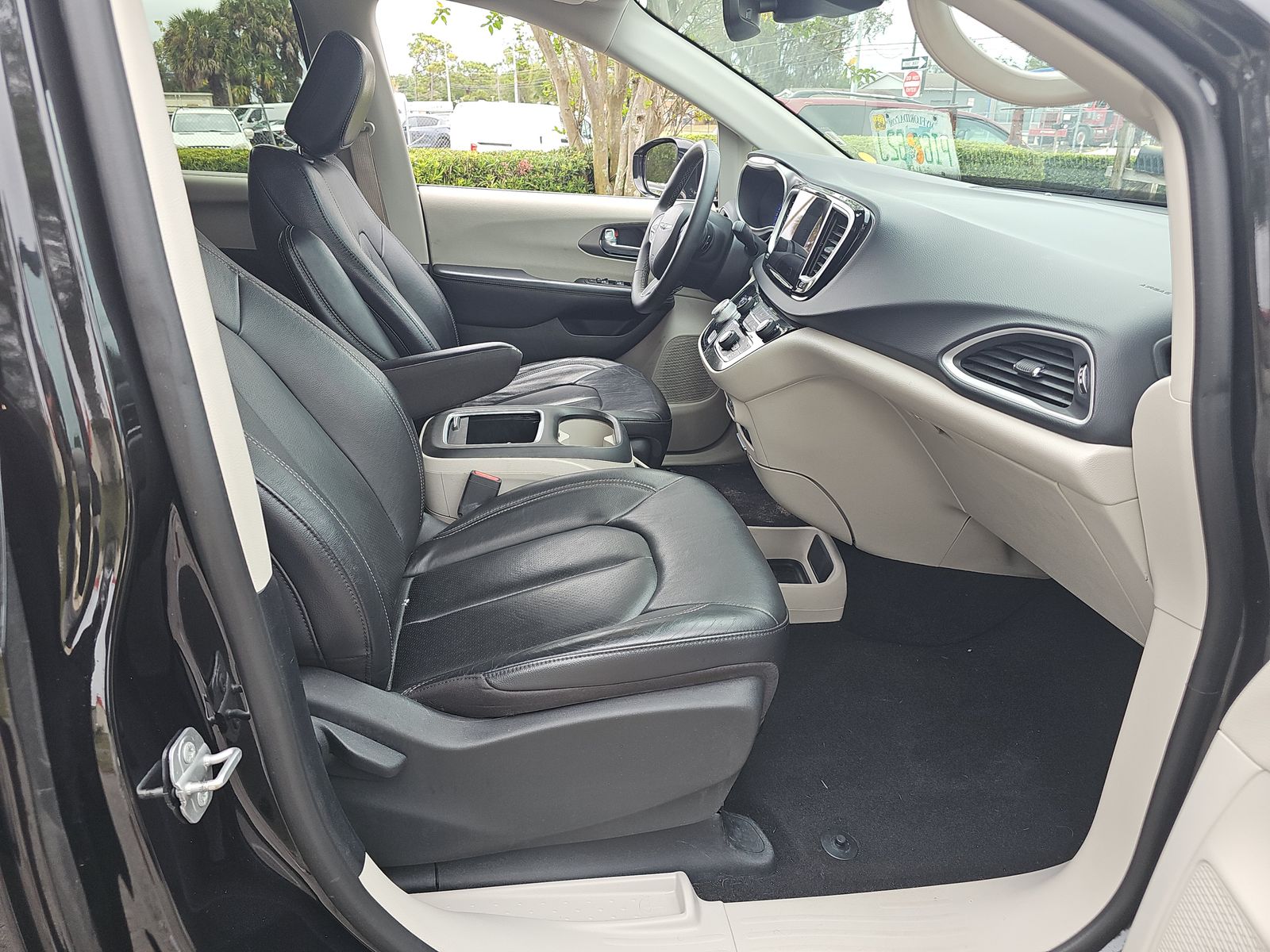 2022 Chrysler Pacifica Touring L FWD