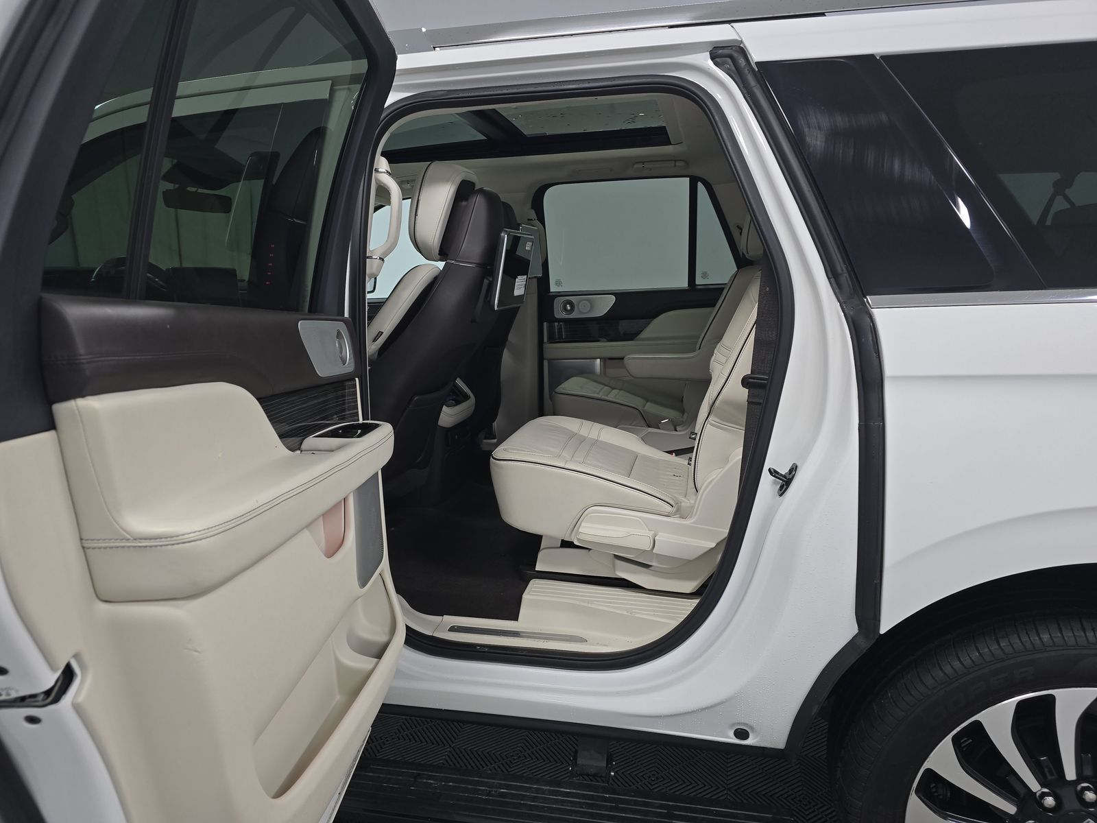 2023 Lincoln Navigator L Black Label AWD