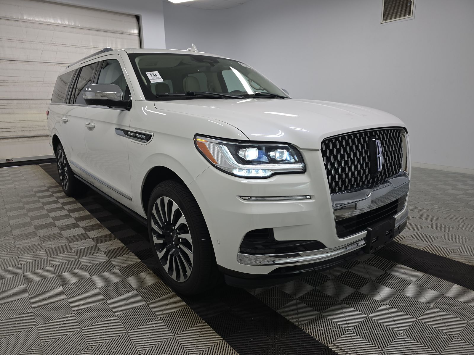 2023 Lincoln Navigator L Black Label AWD