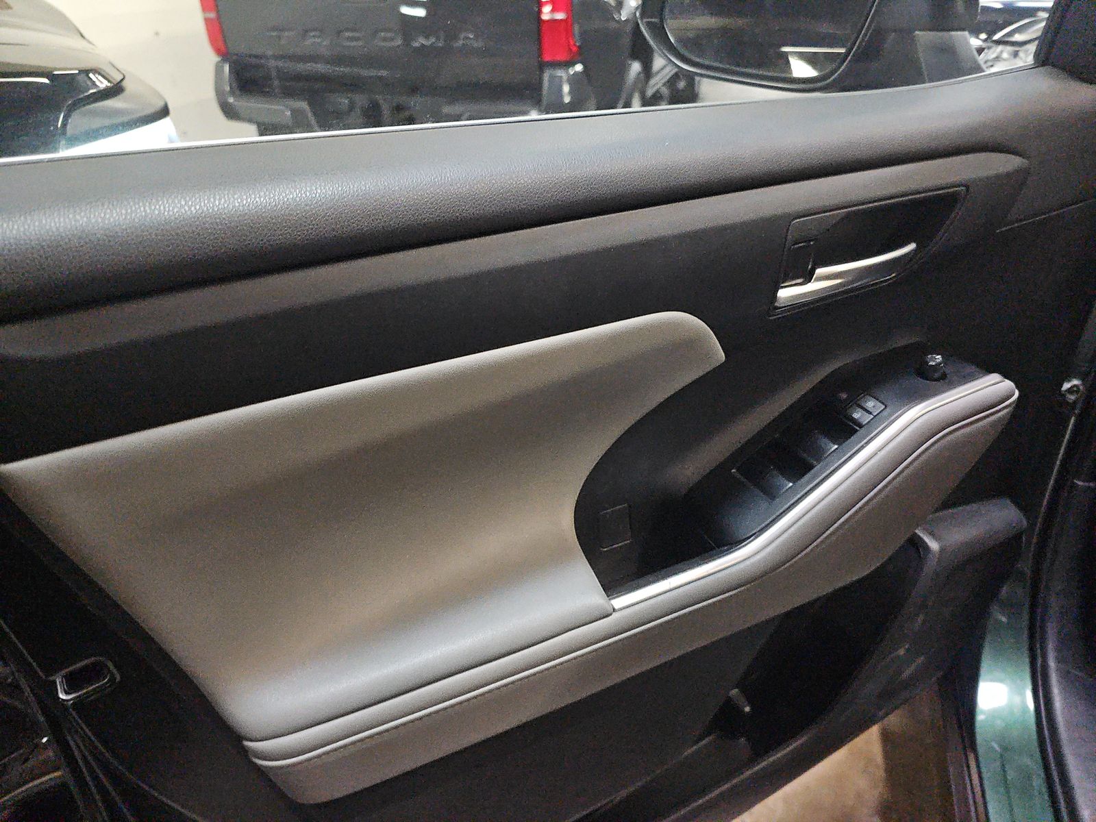 2023 Toyota Highlander XLE FWD