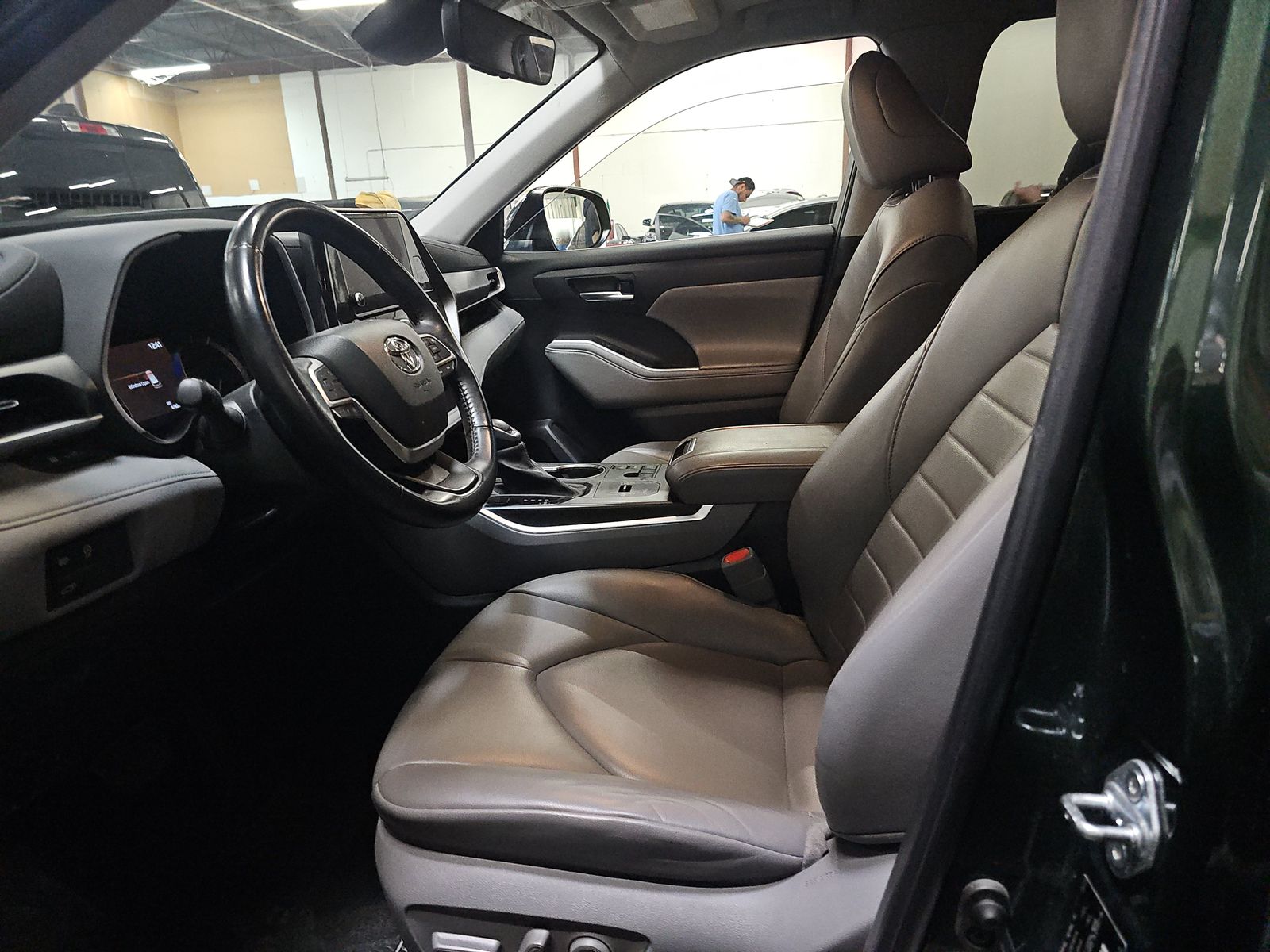 2023 Toyota Highlander XLE FWD