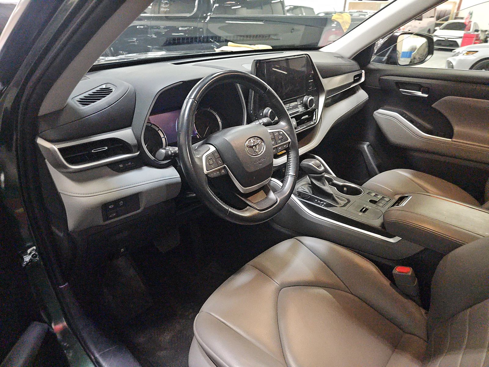 2023 Toyota Highlander XLE FWD