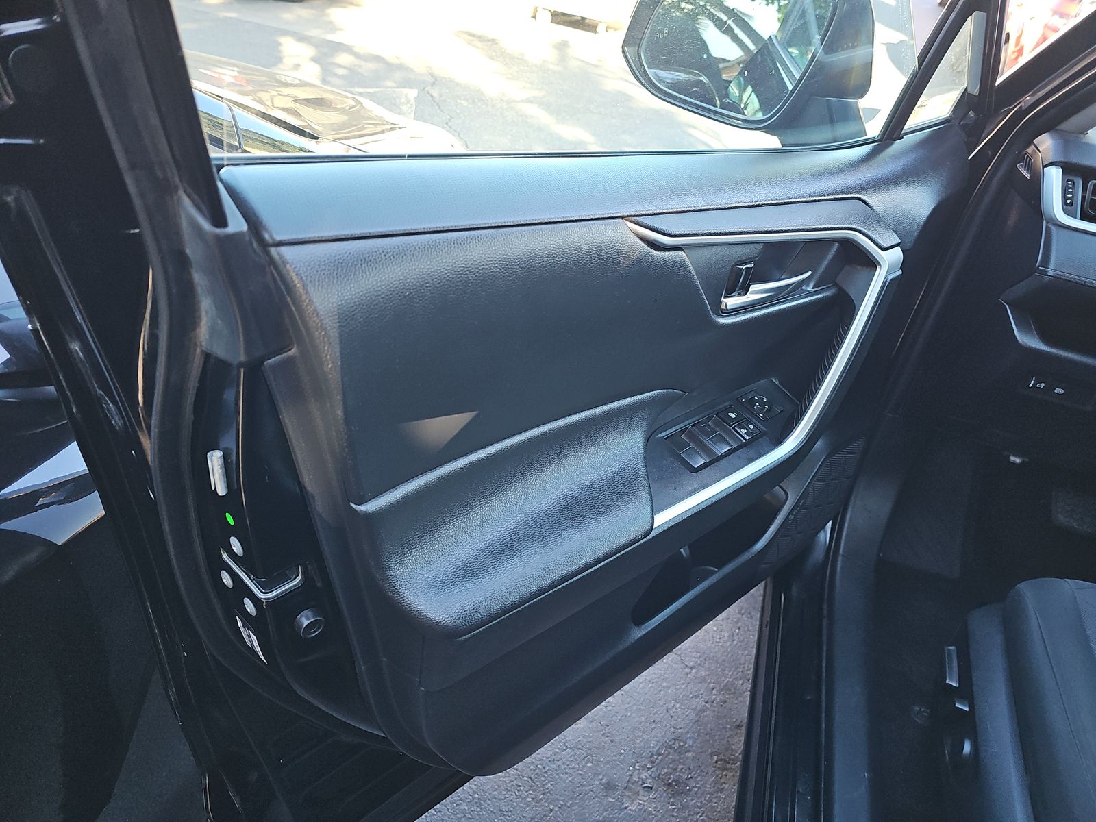 2021 Toyota RAV4 XLE FWD