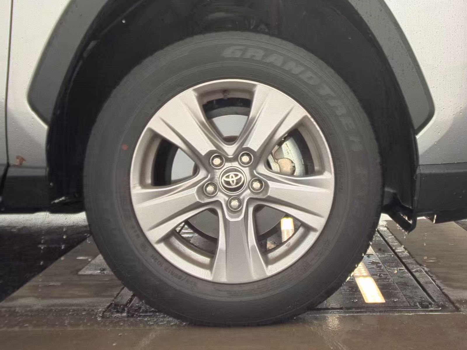 2025 Toyota RAV4 XLE FWD