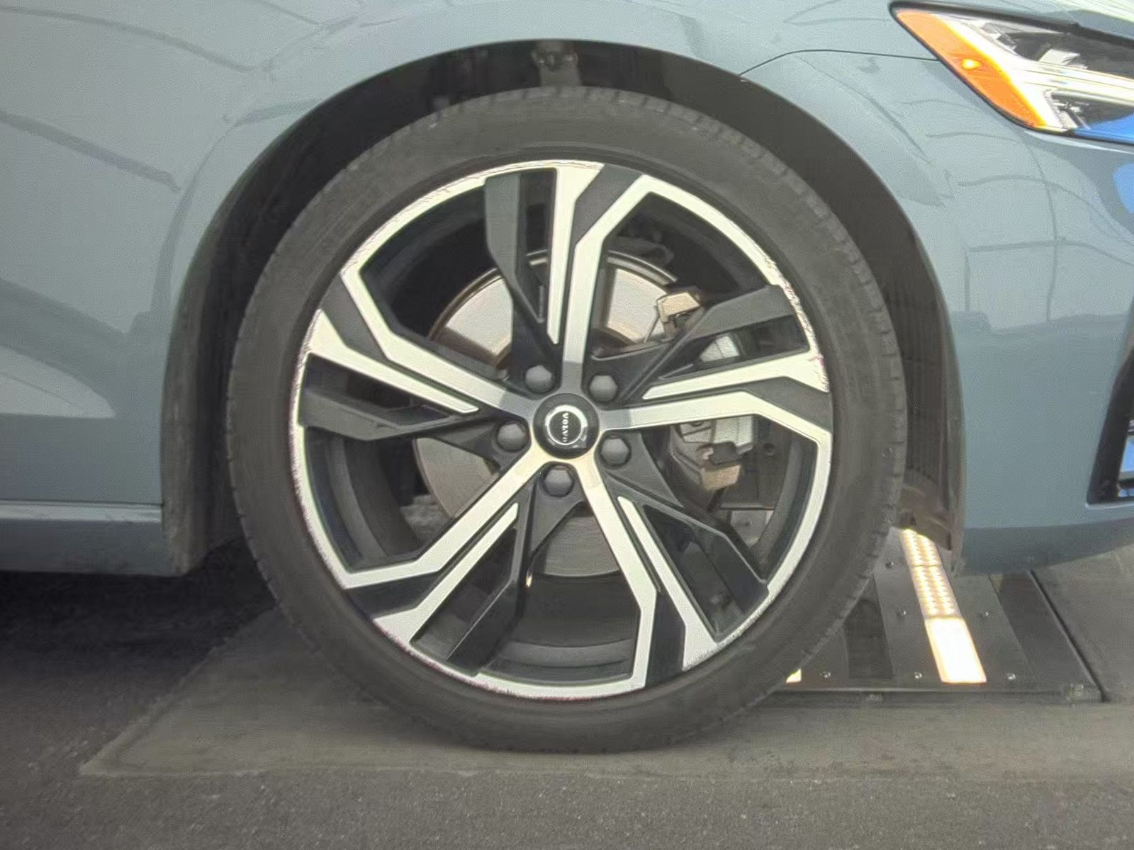 2024 Volvo S60 B5 Core AWD