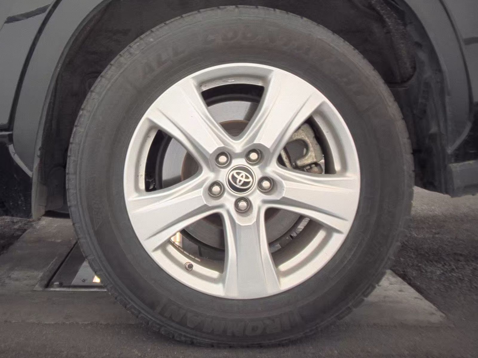 2023 Toyota Highlander LE FWD