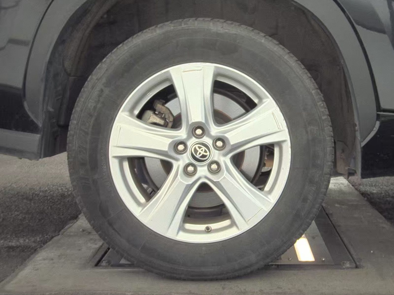 2023 Toyota Highlander LE FWD