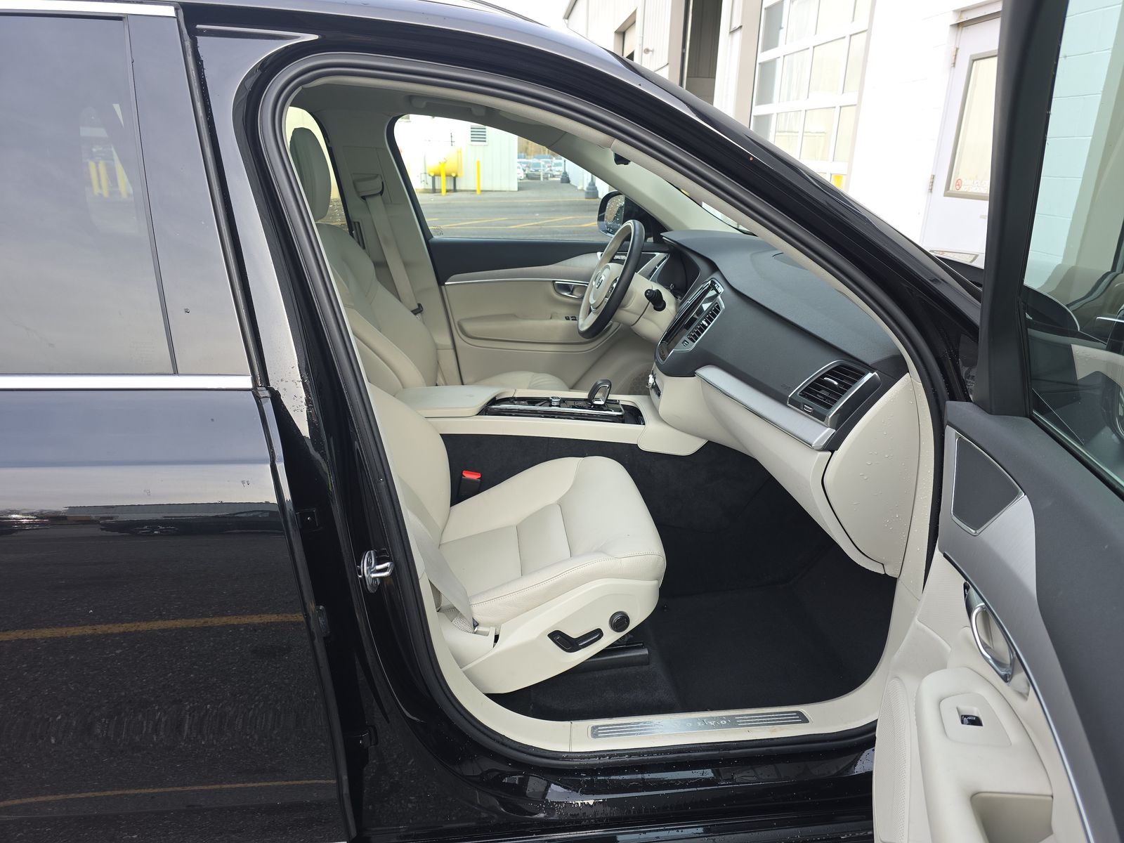 2024 Volvo XC90 B5 Core AWD