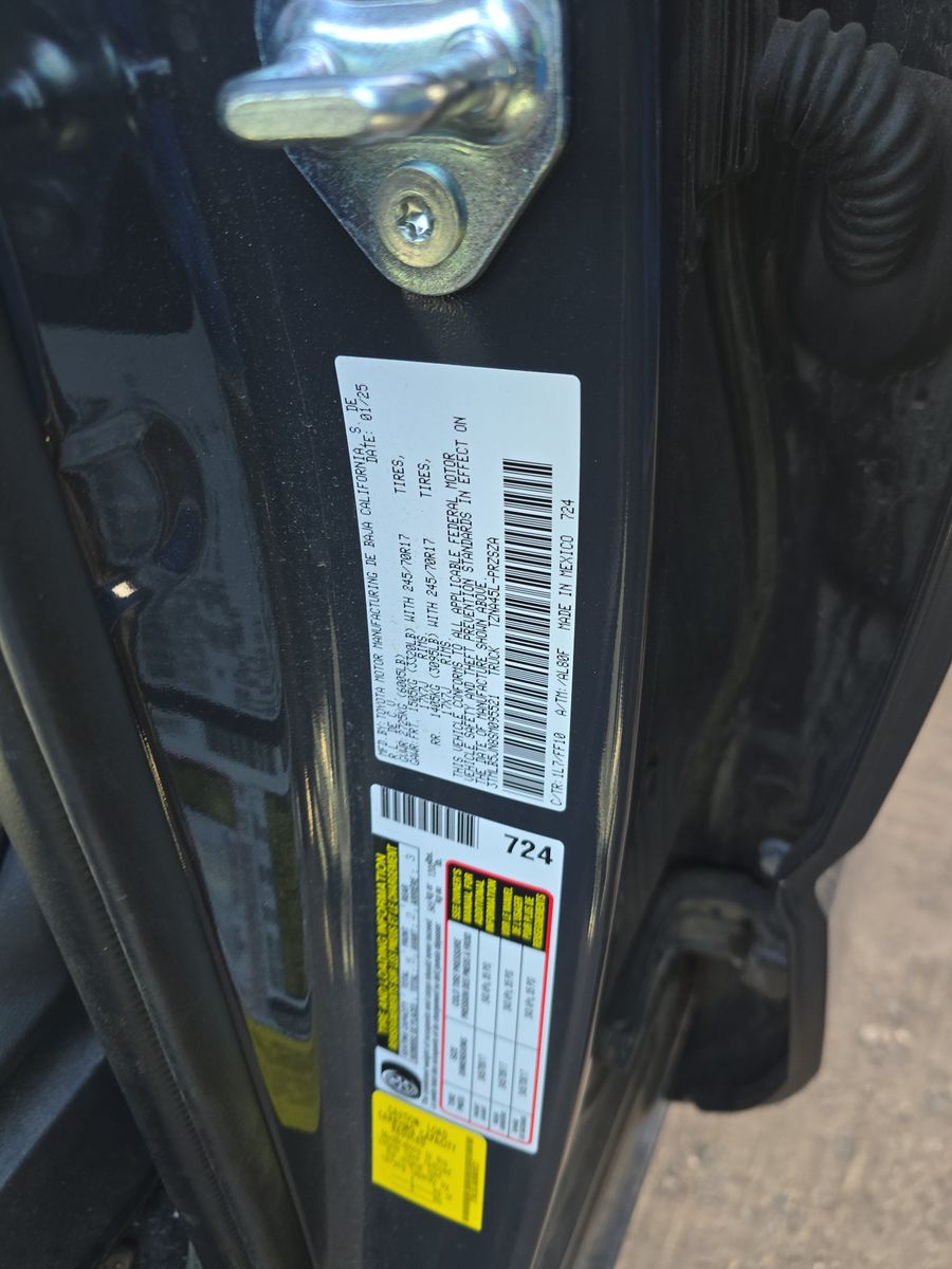 2025 Toyota Tacoma SR5 AWD