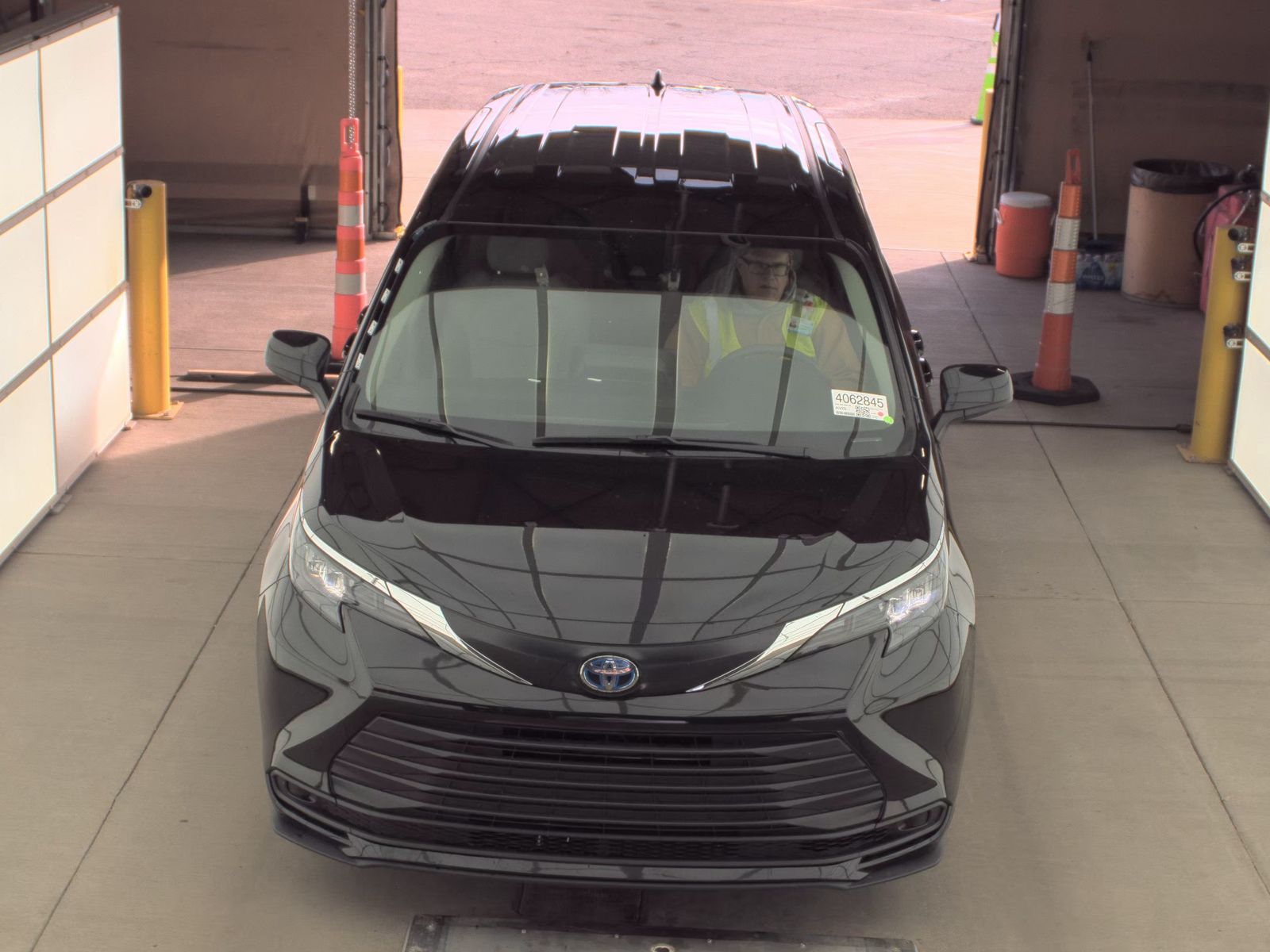 2024 Toyota Sienna LE FWD