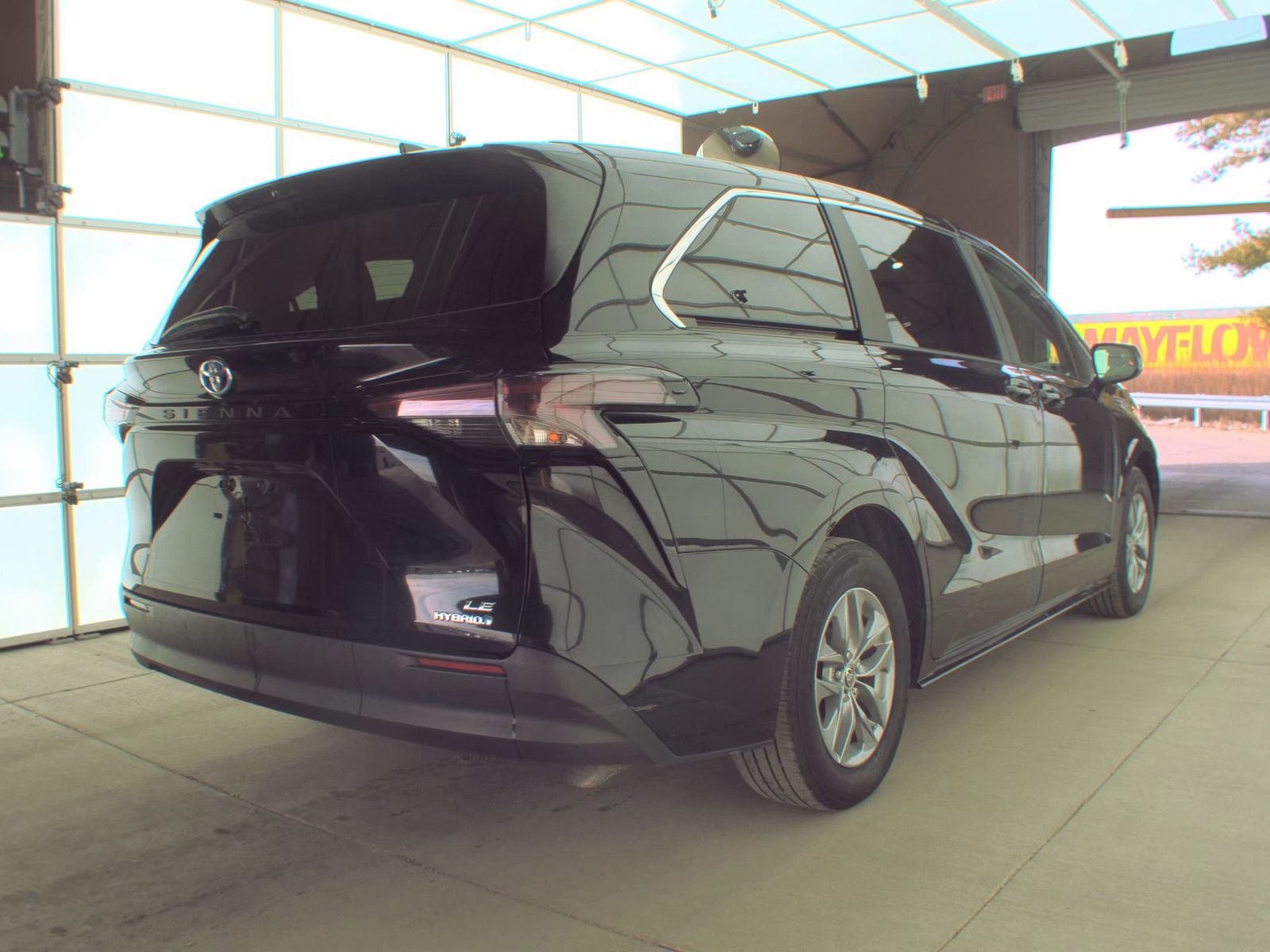 2024 Toyota Sienna LE FWD