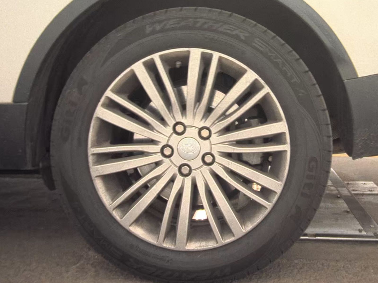 2017 Land Rover Discovery HSE Luxury AWD