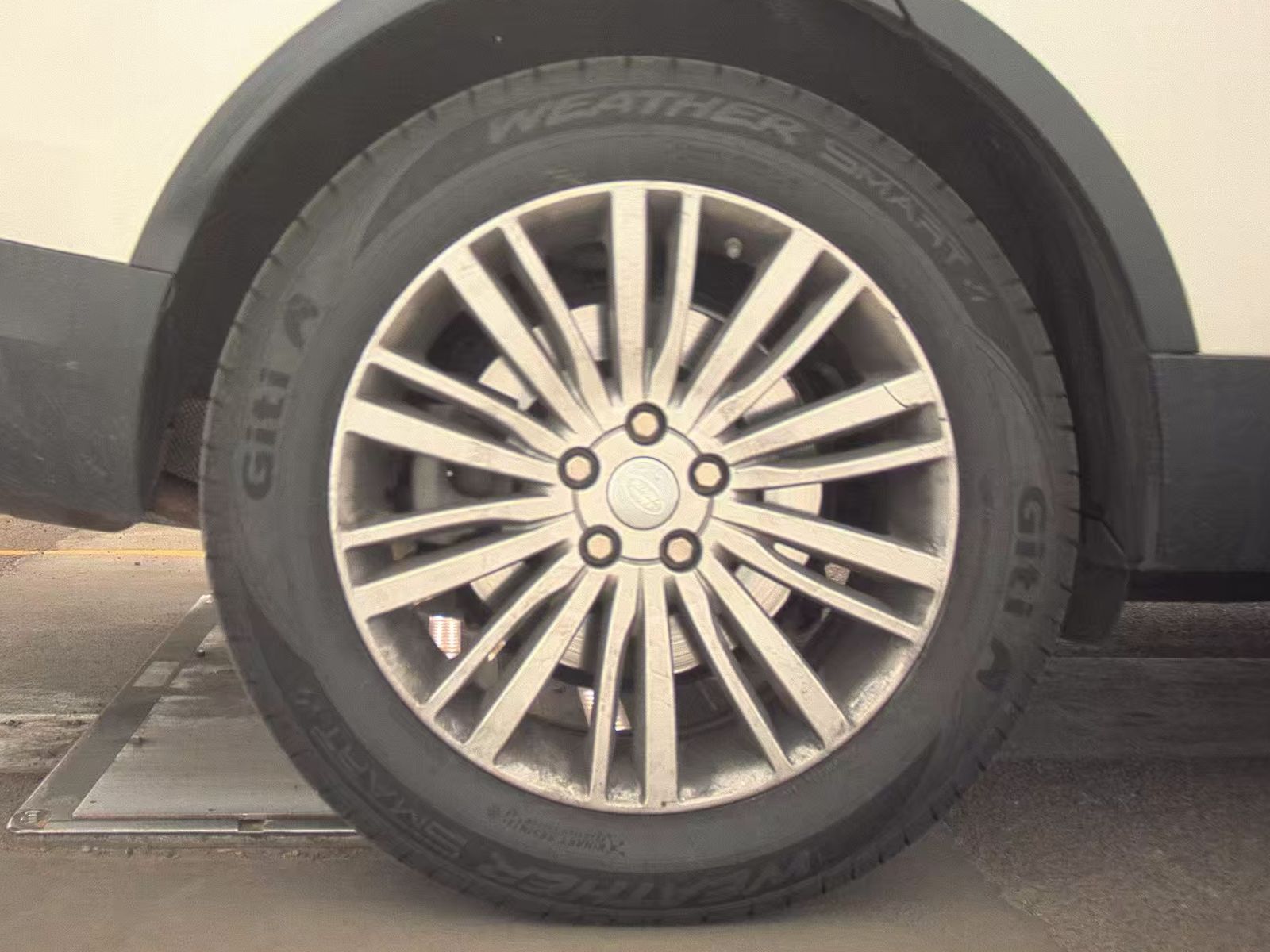 2017 Land Rover Discovery HSE Luxury AWD