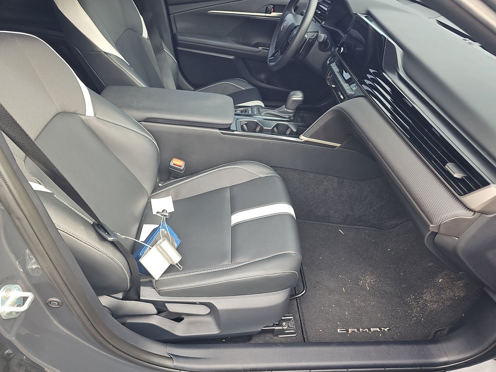 2025 Toyota Camry SE FWD