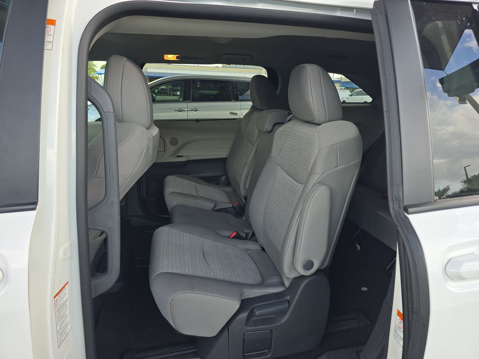 2024 Toyota Sienna LE FWD