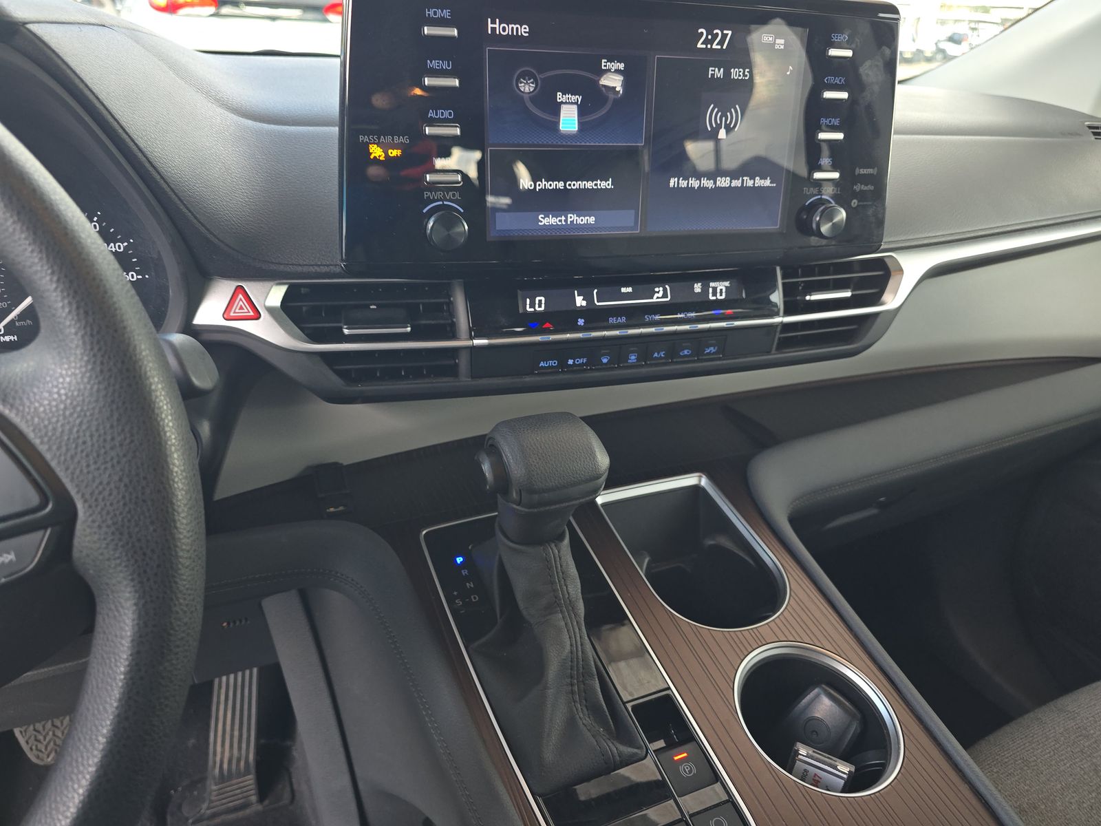 2024 Toyota Sienna LE FWD