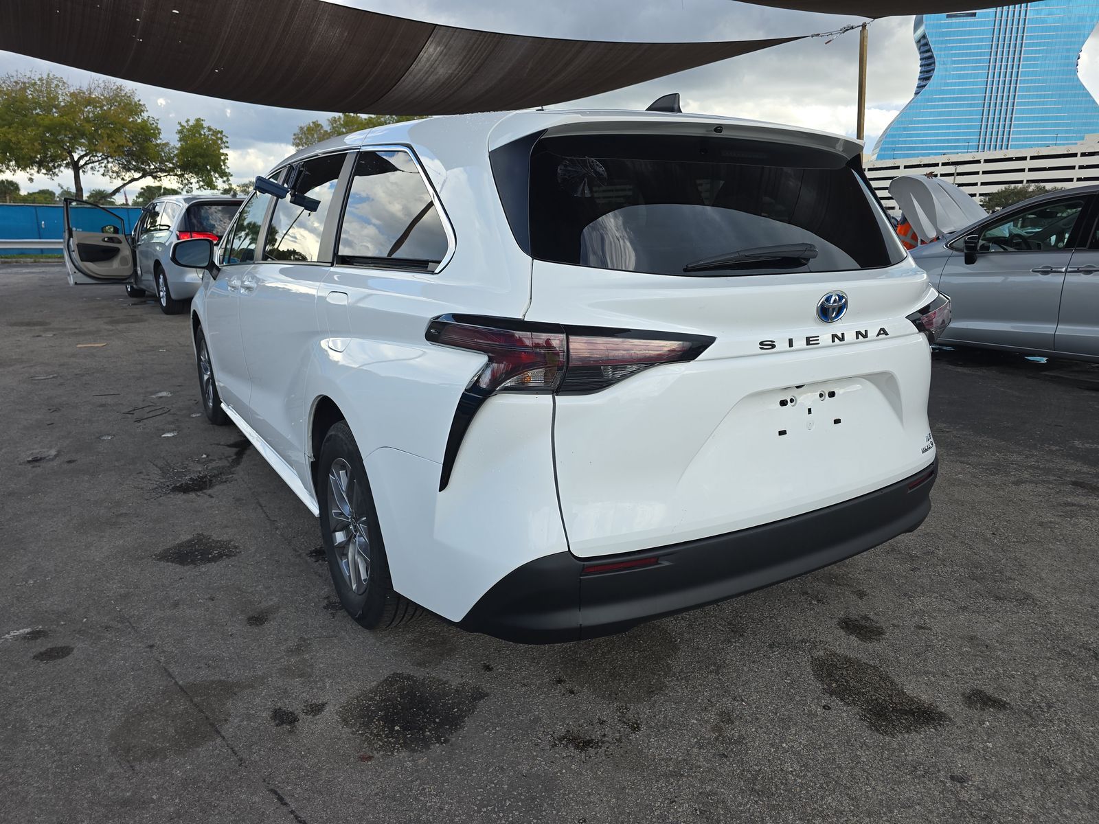 2024 Toyota Sienna LE FWD