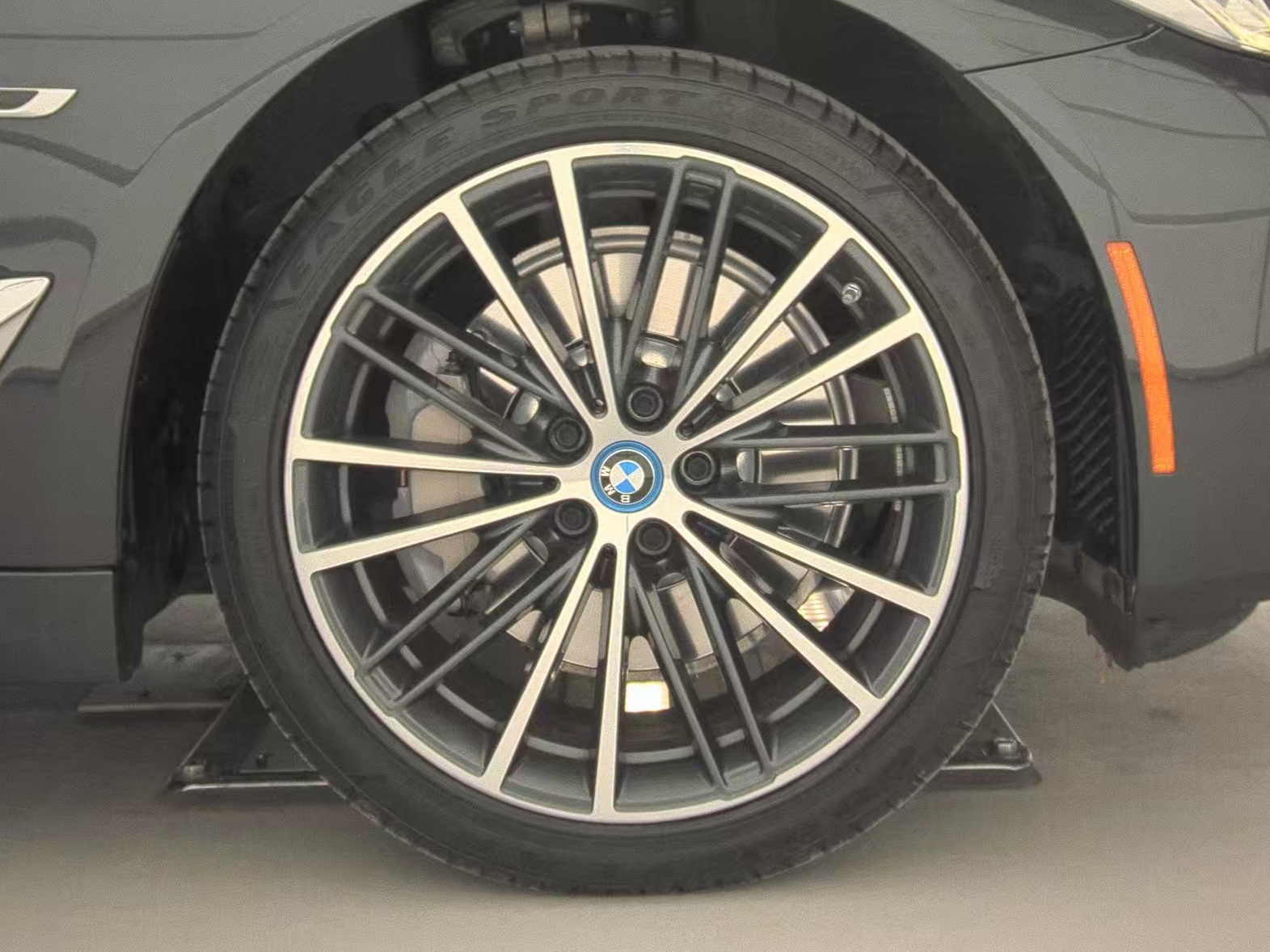 2023 BMW 5 Series 530e xDrive AWD