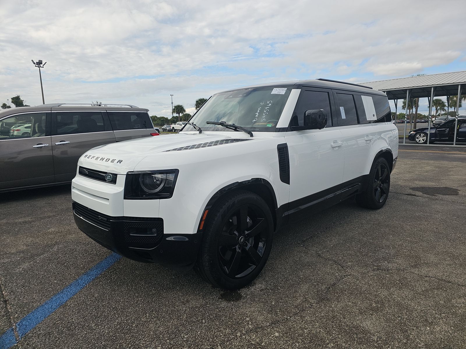 2023 Land Rover Defender 130 X-Dynamic SE AWD