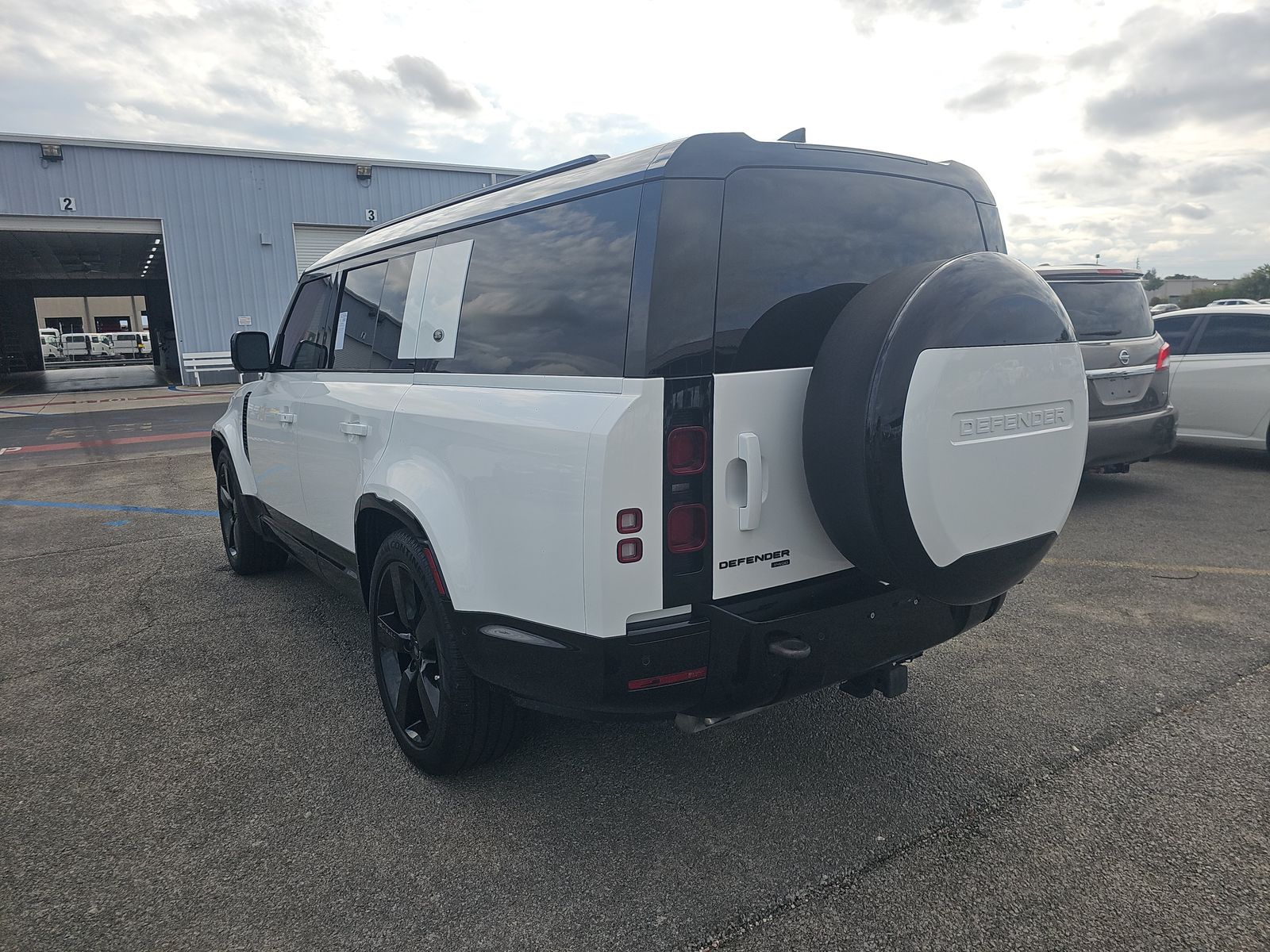 2023 Land Rover Defender 130 X-Dynamic SE AWD