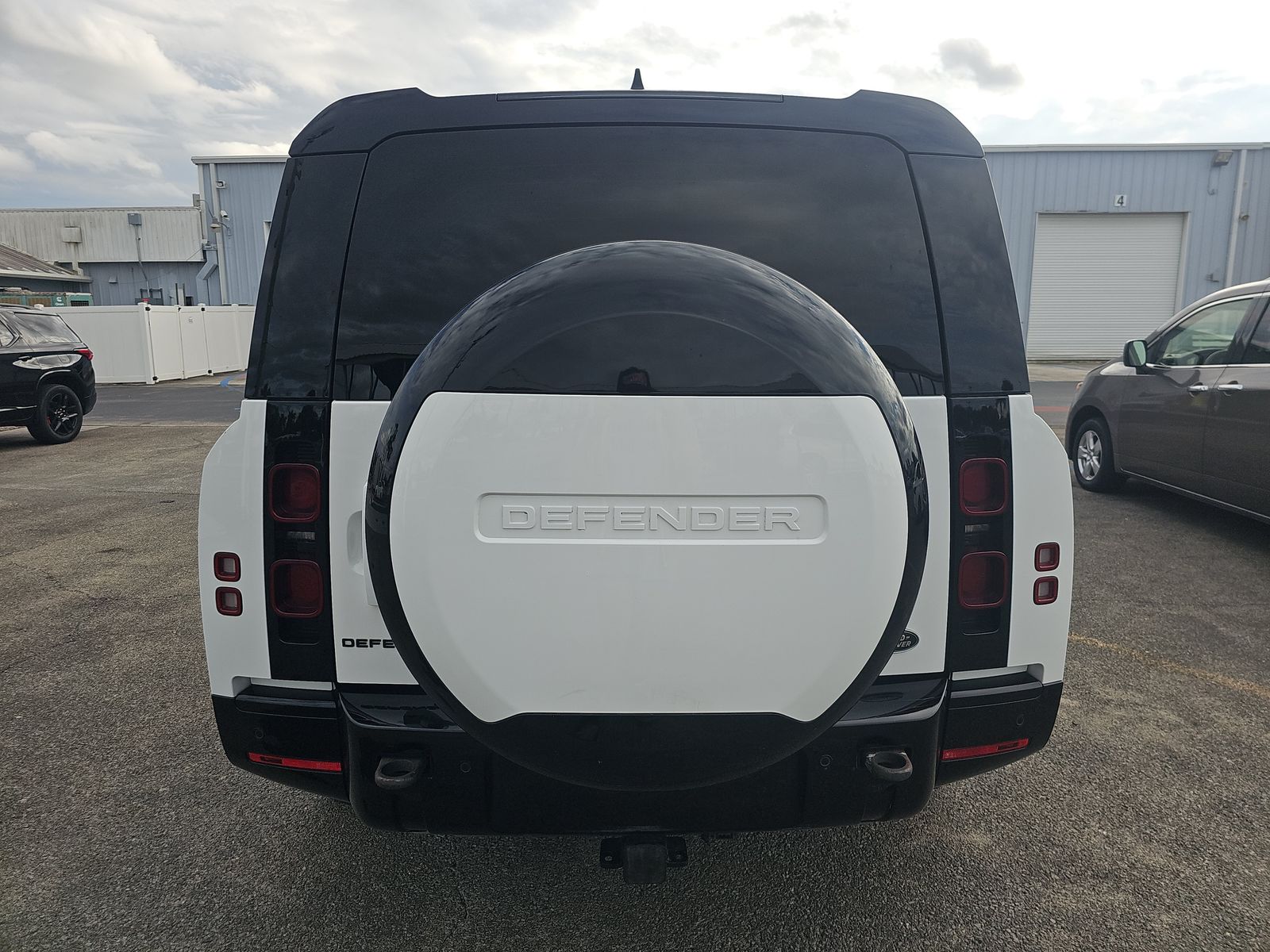 2023 Land Rover Defender 130 X-Dynamic SE AWD