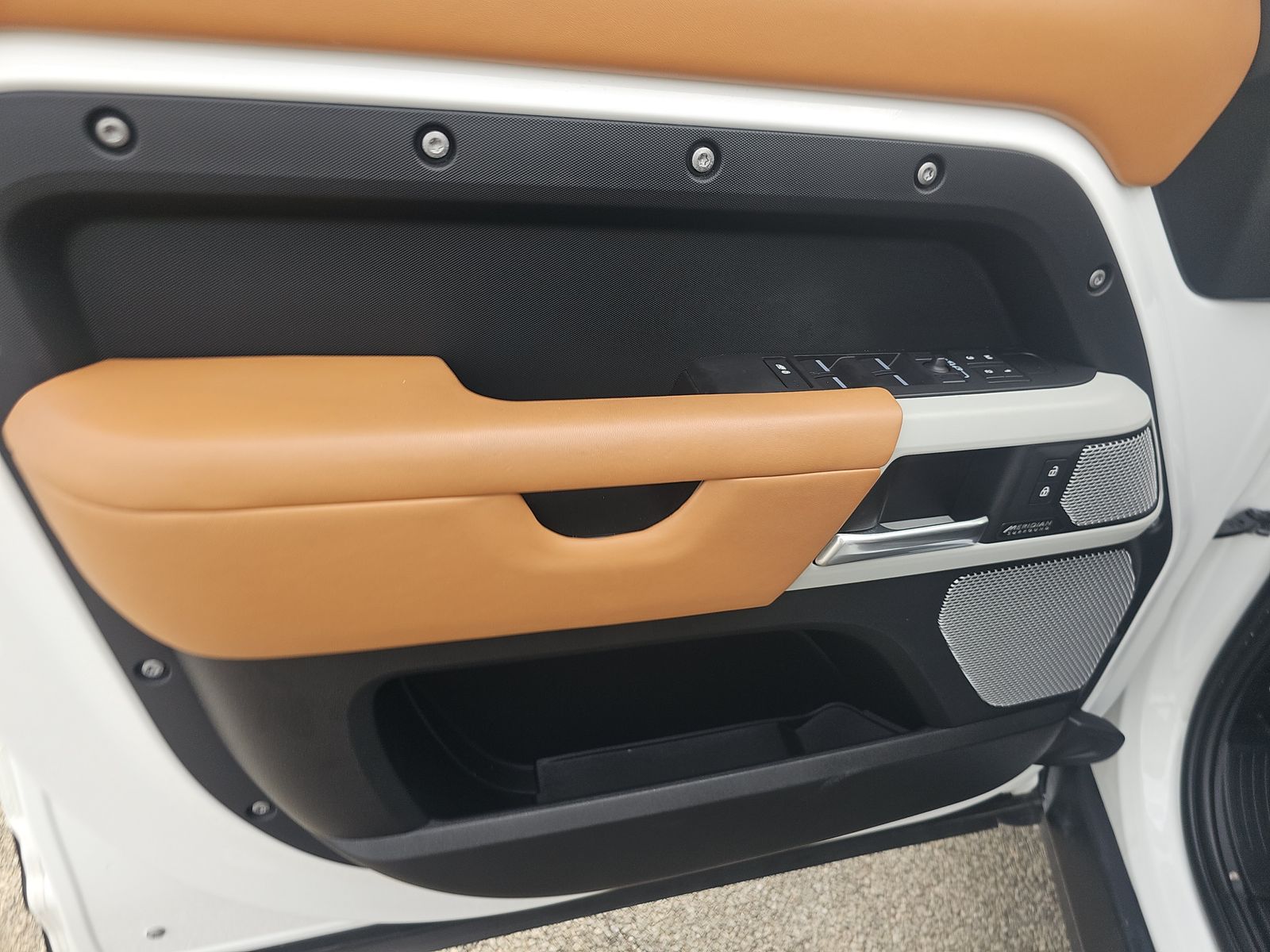 2023 Land Rover Defender 130 X-Dynamic SE AWD