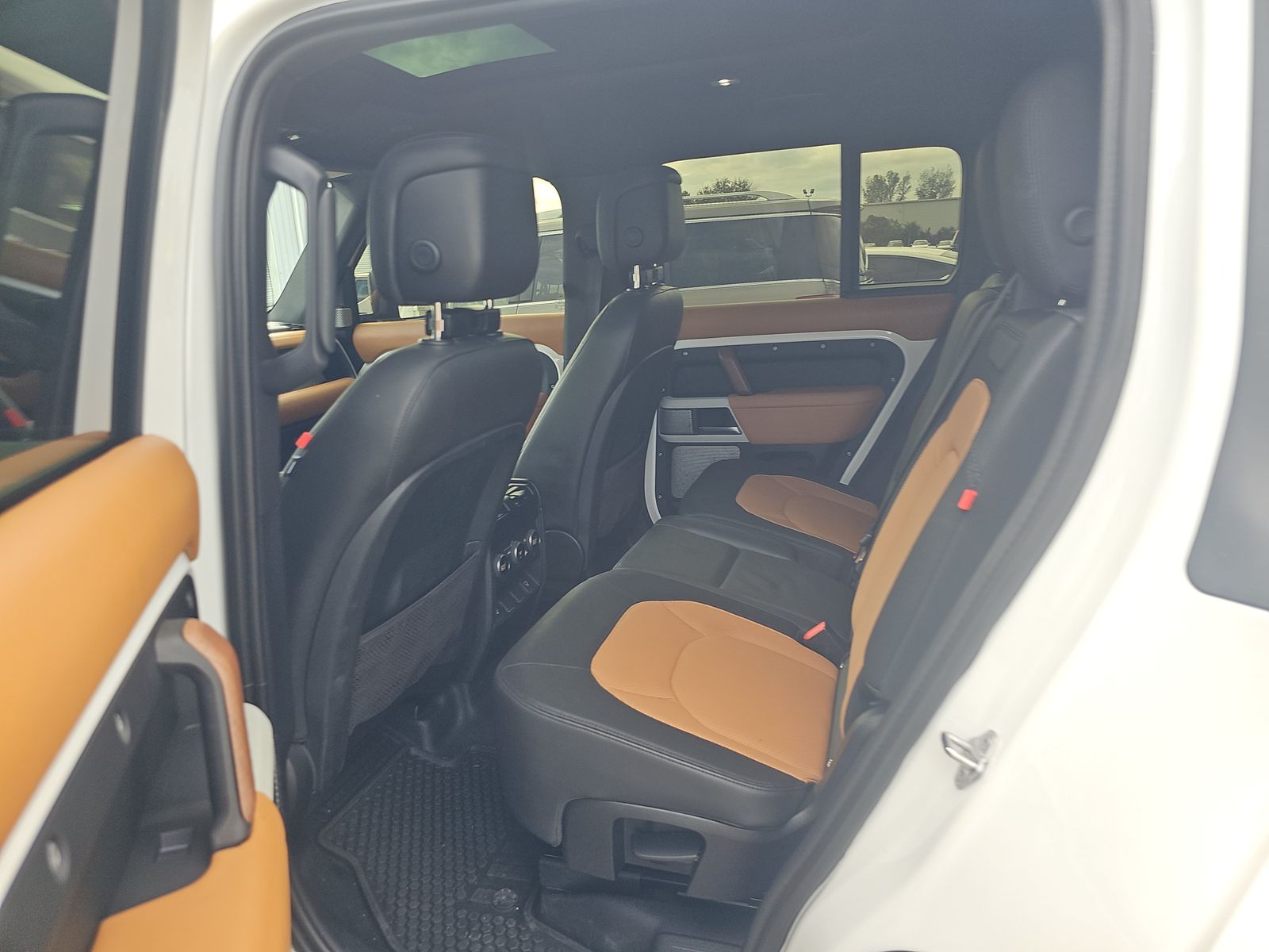 2023 Land Rover Defender 130 X-Dynamic SE AWD