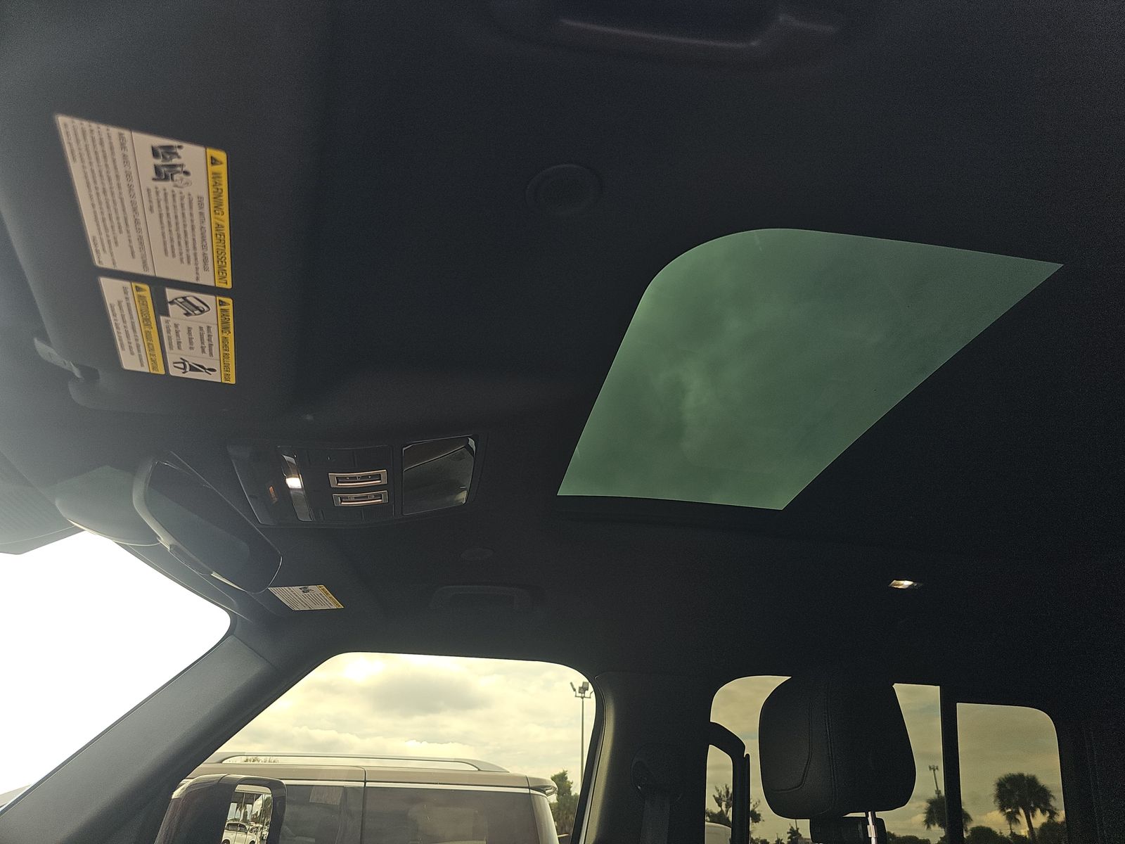 2023 Land Rover Defender 130 X-Dynamic SE AWD